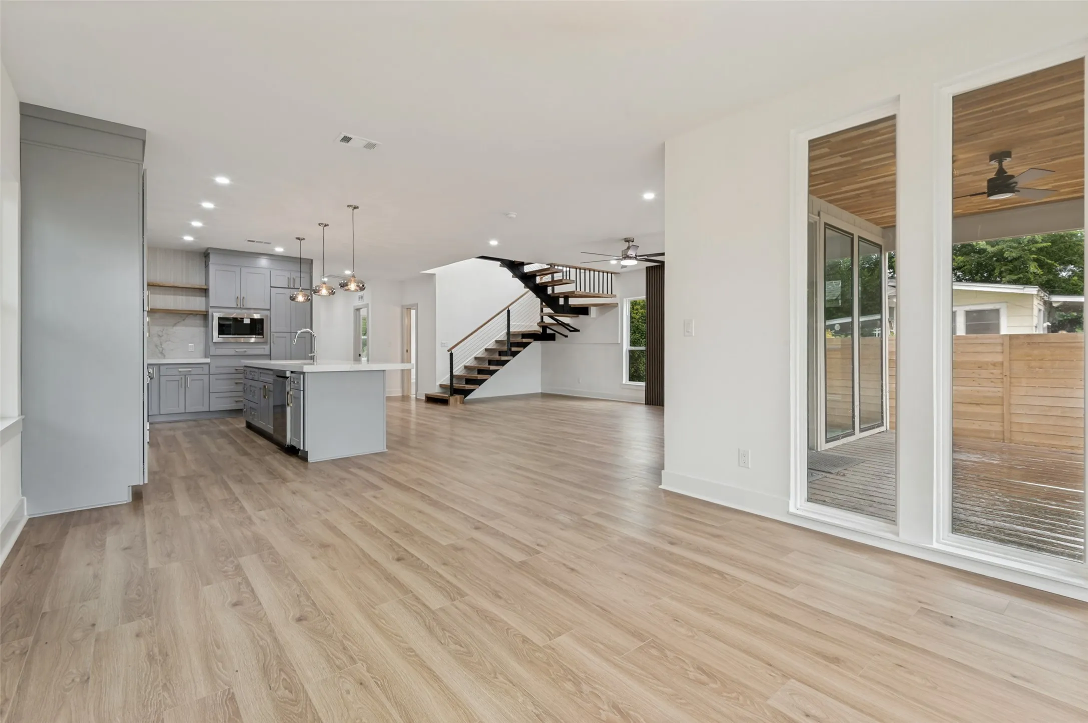 Single Family Residence For Rent in Dallas County , 514 S Marlborough Avenue, Dallas, Texas 75208, 3 Bedroom, 3 Bathroom, 2 Garage spaces, 2,314 Sqft, built in 1924, mls#21385787, Real Estate Agent in Dallas, Homes For Rent in Dallas county, Homes For Rent in Dallas, Realtor in Dallas Texas, Real Estate Brokerage Independent Realty Texas, Luminita Cordes Realtor