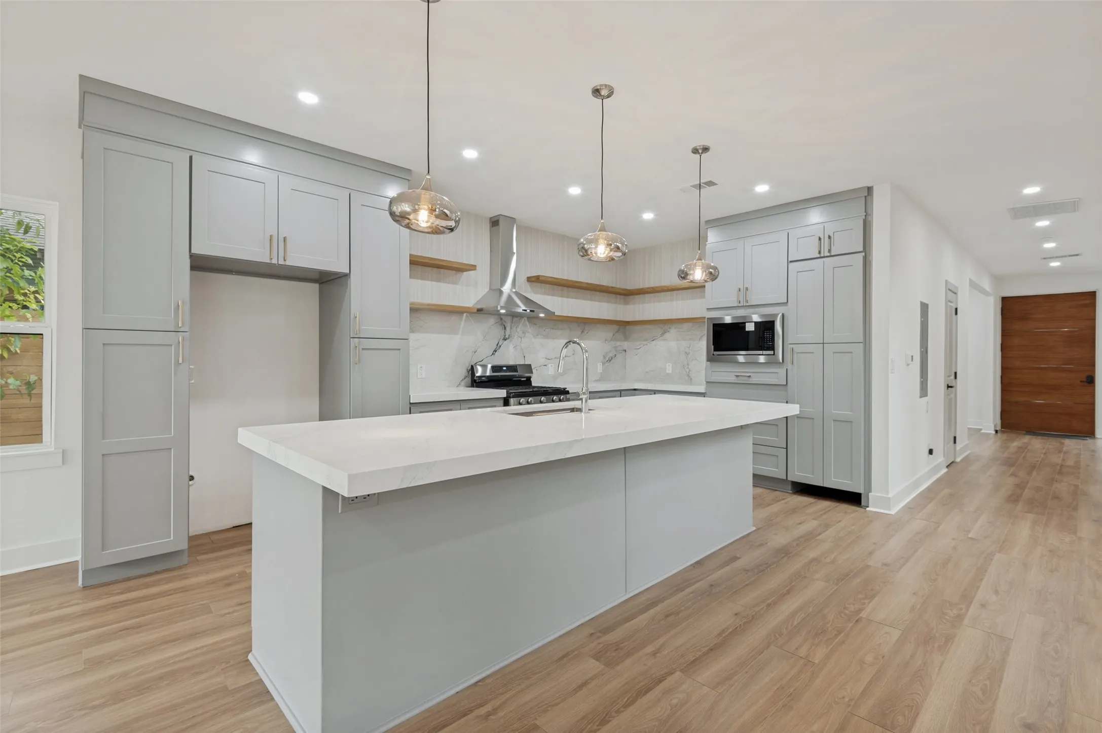 Single Family Residence For Rent in Dallas County , 514 S Marlborough Avenue, Dallas, Texas 75208, 3 Bedroom, 3 Bathroom, 2 Garage spaces, 2,314 Sqft, built in 1924, mls#21385787, Real Estate Agent in Dallas, Homes For Rent in Dallas county, Homes For Rent in Dallas, Realtor in Dallas Texas, Real Estate Brokerage Independent Realty Texas, Luminita Cordes Realtor