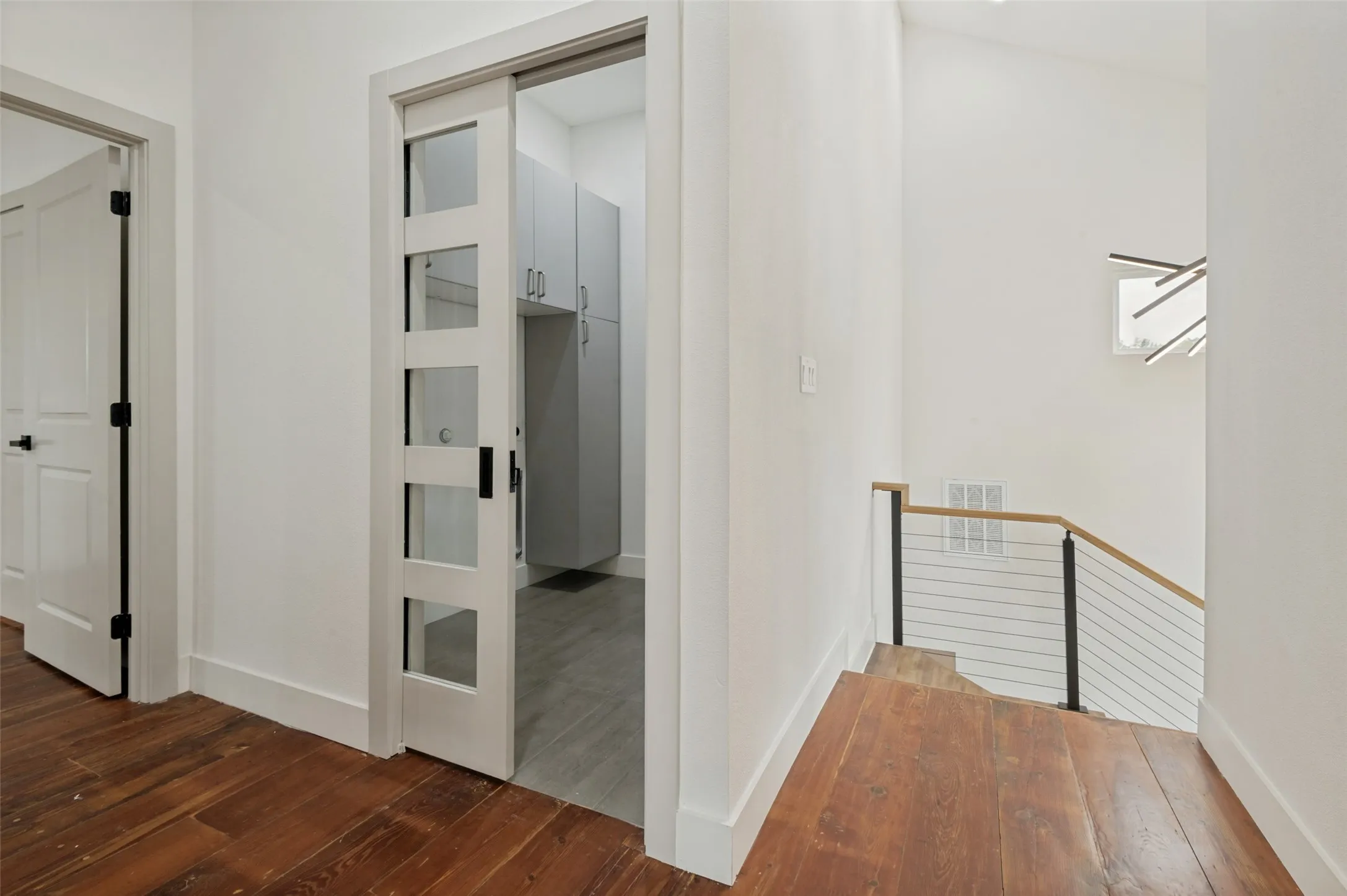 Single Family Residence For Rent in Dallas County , 514 S Marlborough Avenue, Dallas, Texas 75208, 3 Bedroom, 3 Bathroom, 2 Garage spaces, 2,314 Sqft, built in 1924, mls#21385787, Real Estate Agent in Dallas, Homes For Rent in Dallas county, Homes For Rent in Dallas, Realtor in Dallas Texas, Real Estate Brokerage Independent Realty Texas, Luminita Cordes Realtor