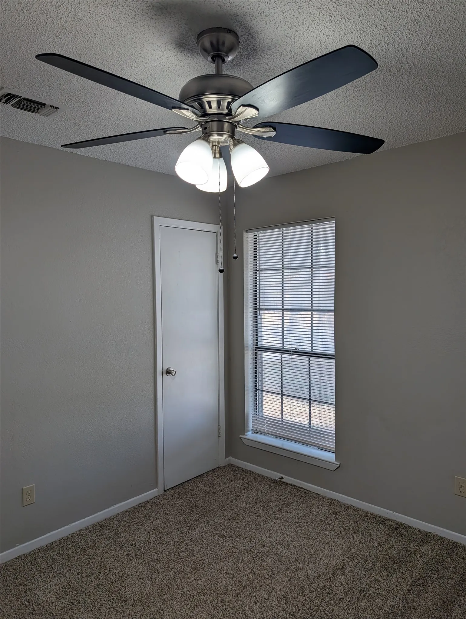 Single Family Residence For Rent in Tarrant County , 7258 Church Park Drive, Fort Worth, Texas 76133, 3 Bedroom, 2 Bathroom, 2 Garage spaces, 1,435 Sqft, built in 1978, mls#21385908, Real Estate Agent in Fort Worth, Homes For Rent in Tarrant county, Homes For Rent in Fort Worth, Realtor in Fort Worth Texas, Real Estate Brokerage Independent Realty Texas, Luminita Cordes Realtor