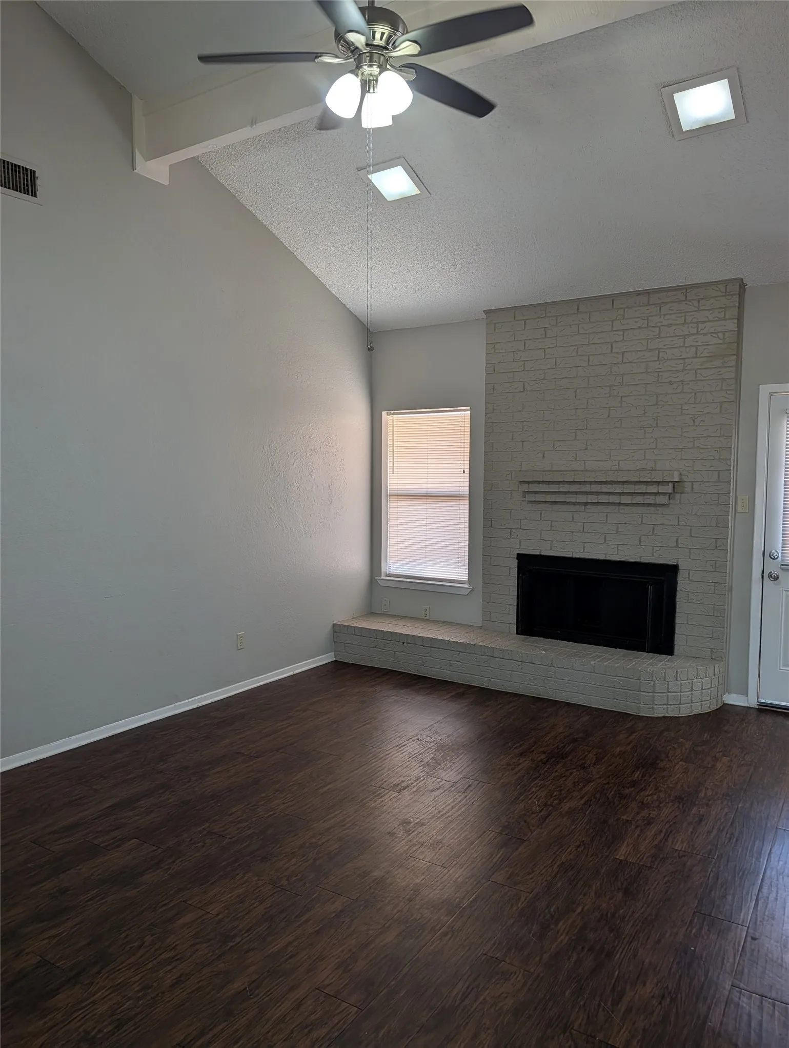 Single Family Residence For Rent in Tarrant County , 7258 Church Park Drive, Fort Worth, Texas 76133, 3 Bedroom, 2 Bathroom, 2 Garage spaces, 1,435 Sqft, built in 1978, mls#21385908, Real Estate Agent in Fort Worth, Homes For Rent in Tarrant county, Homes For Rent in Fort Worth, Realtor in Fort Worth Texas, Real Estate Brokerage Independent Realty Texas, Luminita Cordes Realtor