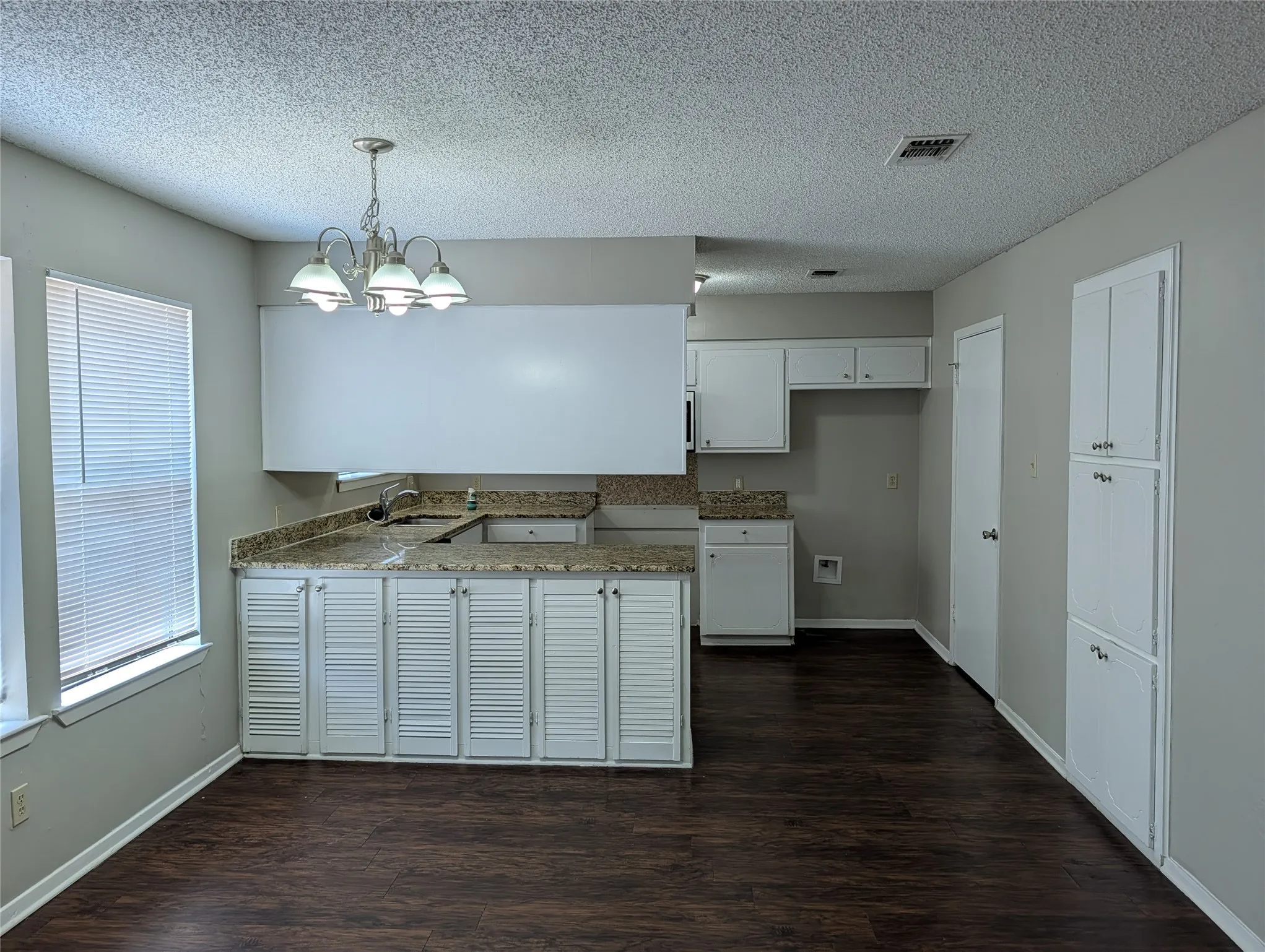 Single Family Residence For Rent in Tarrant County , 7258 Church Park Drive, Fort Worth, Texas 76133, 3 Bedroom, 2 Bathroom, 2 Garage spaces, 1,435 Sqft, built in 1978, mls#21385908, Real Estate Agent in Fort Worth, Homes For Rent in Tarrant county, Homes For Rent in Fort Worth, Realtor in Fort Worth Texas, Real Estate Brokerage Independent Realty Texas, Luminita Cordes Realtor