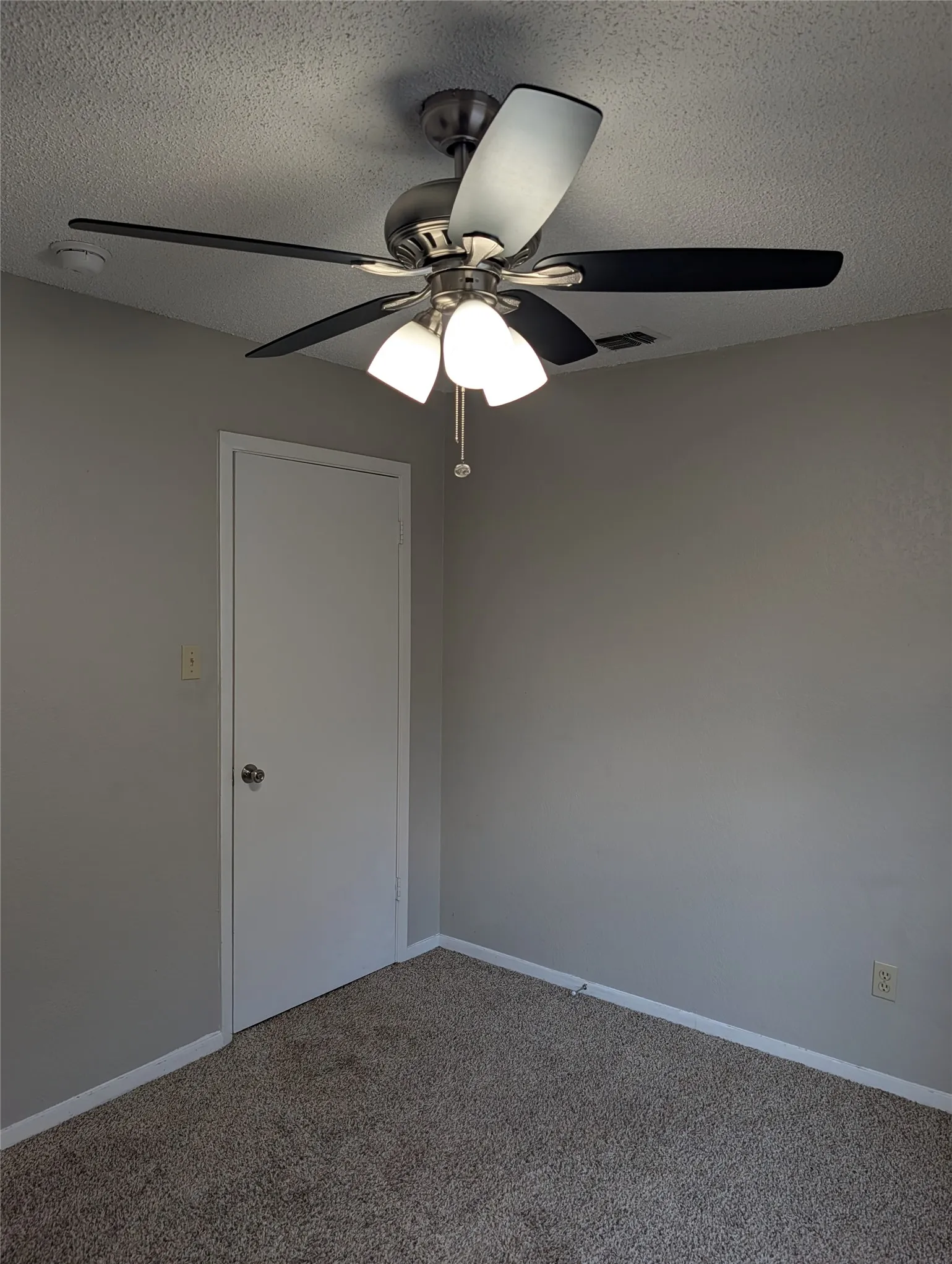 Single Family Residence For Rent in Tarrant County , 7258 Church Park Drive, Fort Worth, Texas 76133, 3 Bedroom, 2 Bathroom, 2 Garage spaces, 1,435 Sqft, built in 1978, mls#21385908, Real Estate Agent in Fort Worth, Homes For Rent in Tarrant county, Homes For Rent in Fort Worth, Realtor in Fort Worth Texas, Real Estate Brokerage Independent Realty Texas, Luminita Cordes Realtor
