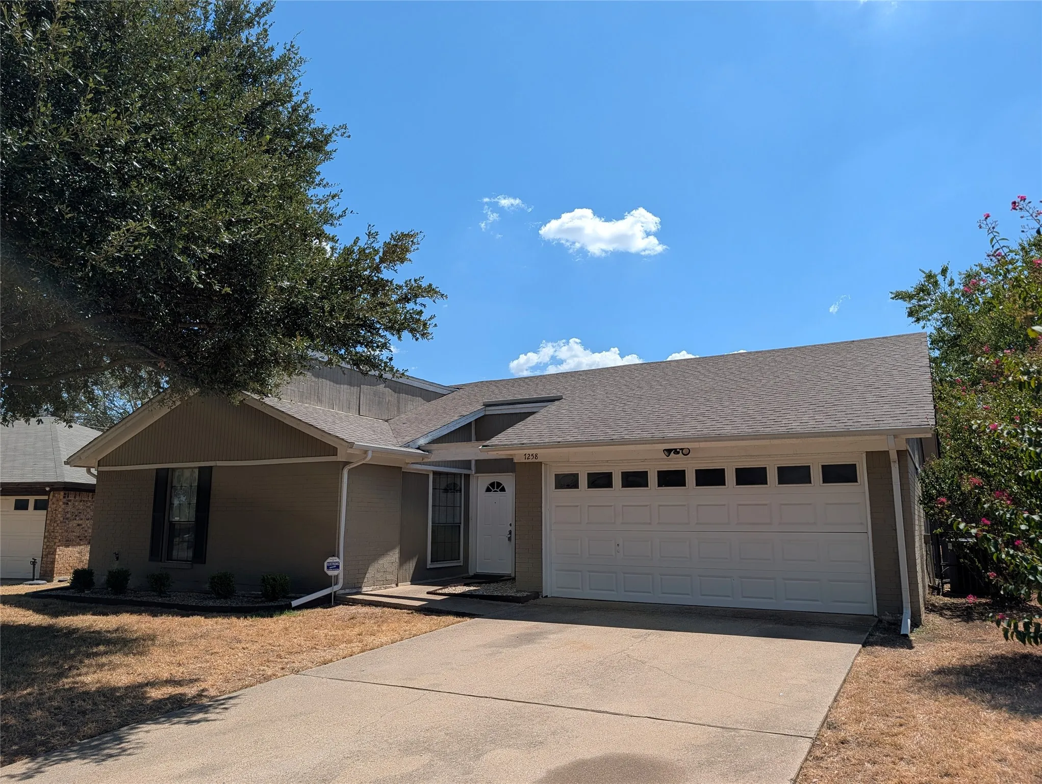 Single Family Residence For Rent in Tarrant County , 7258 Church Park Drive, Fort Worth, Texas 76133, 3 Bedroom, 2 Bathroom, 2 Garage spaces, 1,435 Sqft, built in 1978, mls#21385908, Real Estate Agent in Fort Worth, Homes For Rent in Tarrant county, Homes For Rent in Fort Worth, Realtor in Fort Worth Texas, Real Estate Brokerage Independent Realty Texas, Luminita Cordes Realtor
