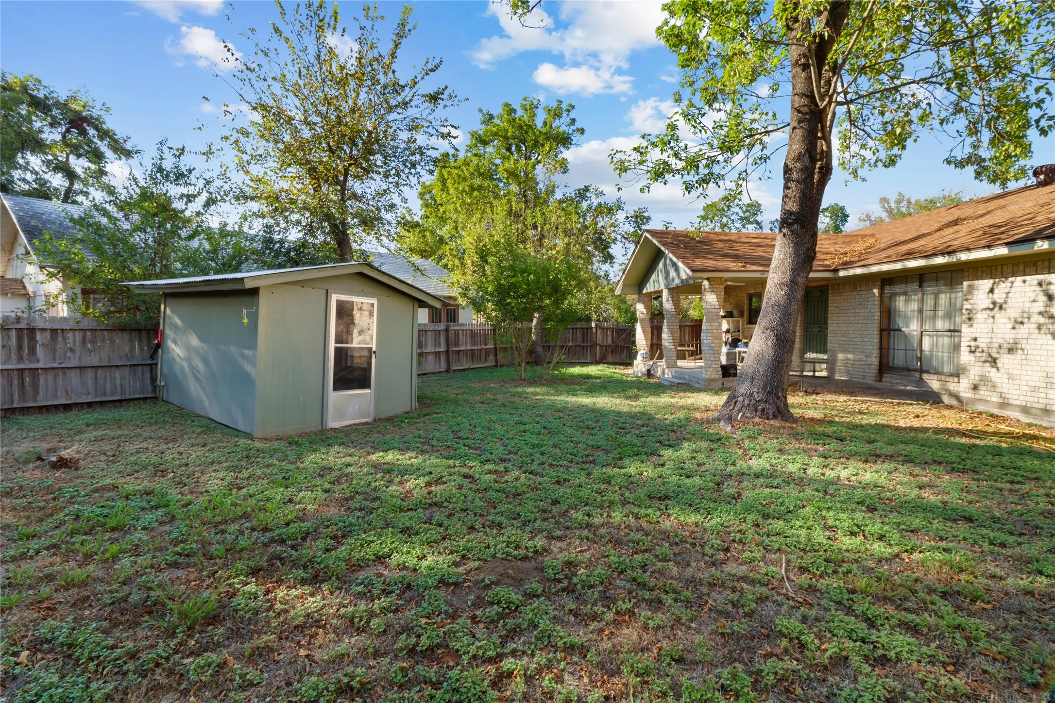 Single Family Residence For Sale in Freestone County , 400 S 8th Avenue, Teague, Texas 75860, 3 Bedroom, 2 Bathroom, Garage spaces, 1,690 Sqft, built in 1980, mls#21383166, Real Estate Agent in Teague, Homes For Sale in Freestone county, Homes For Sale in Teague, Realtor in Teague Texas, Real Estate Brokerage Independent Realty Texas, Luminita Cordes Realtor