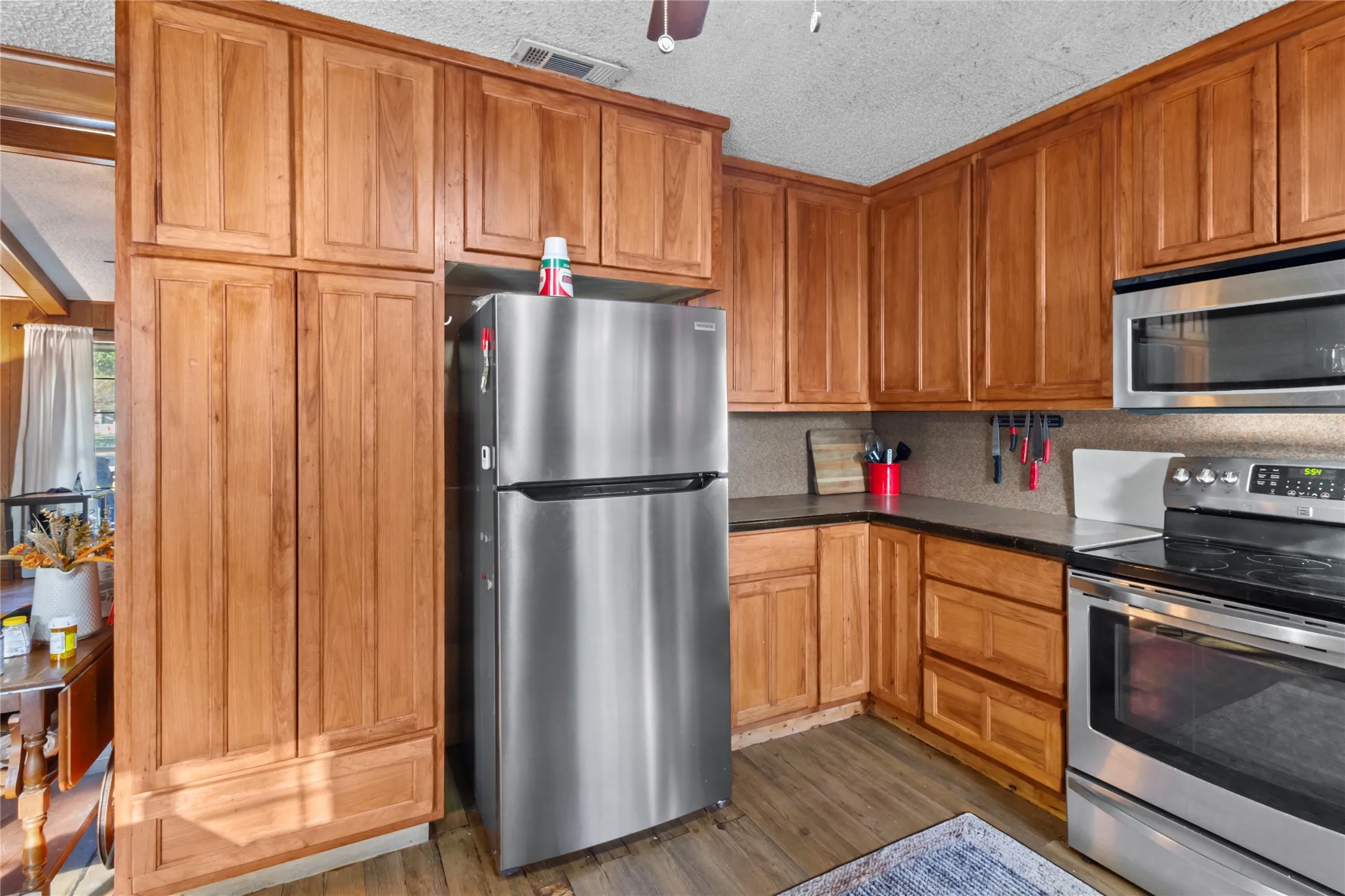 Single Family Residence For Sale in Freestone County , 400 S 8th Avenue, Teague, Texas 75860, 3 Bedroom, 2 Bathroom, Garage spaces, 1,690 Sqft, built in 1980, mls#21383166, Real Estate Agent in Teague, Homes For Sale in Freestone county, Homes For Sale in Teague, Realtor in Teague Texas, Real Estate Brokerage Independent Realty Texas, Luminita Cordes Realtor