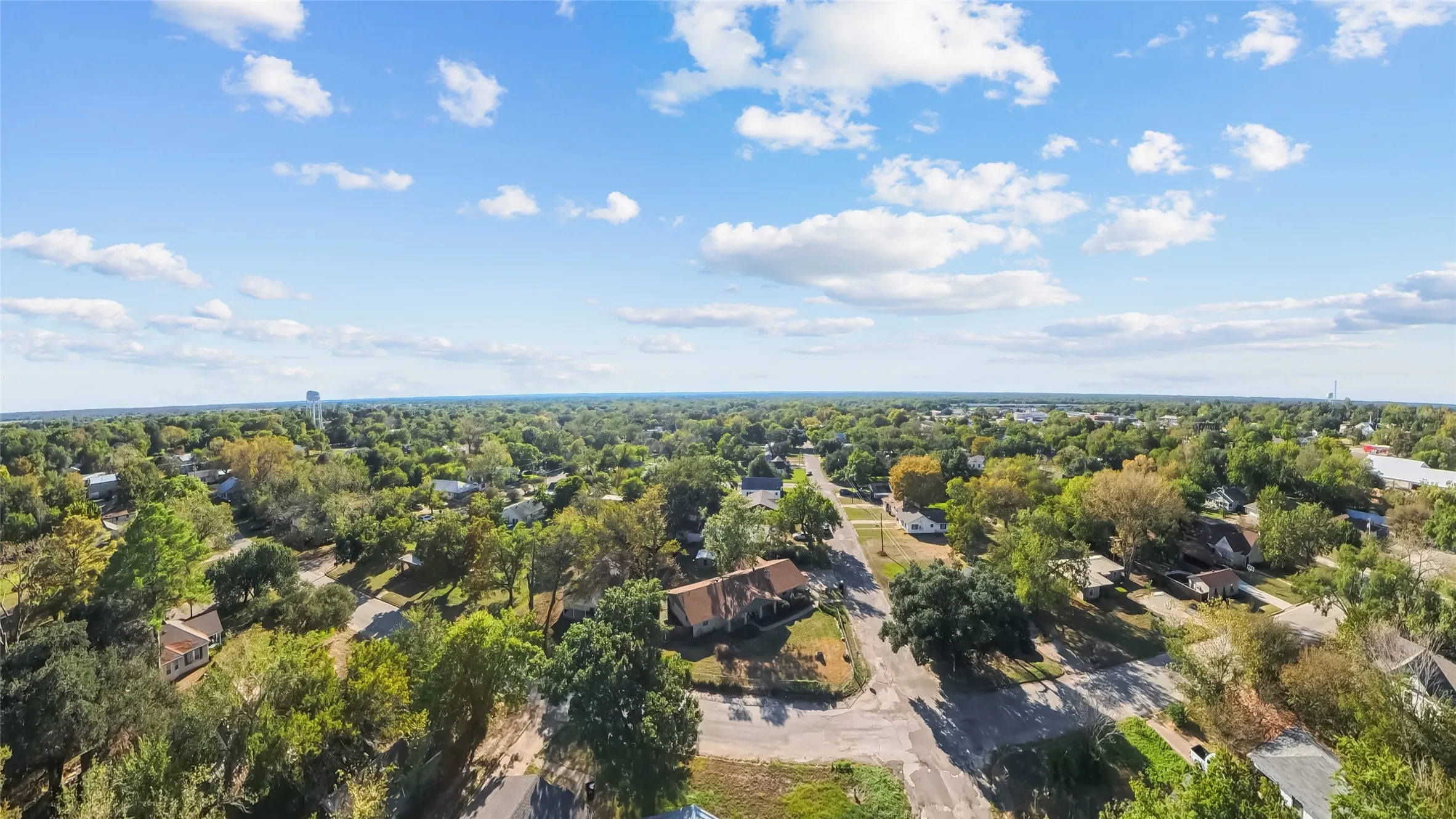 Single Family Residence For Sale in Freestone County , 400 S 8th Avenue, Teague, Texas 75860, 3 Bedroom, 2 Bathroom, Garage spaces, 1,690 Sqft, built in 1980, mls#21383166, Real Estate Agent in Teague, Homes For Sale in Freestone county, Homes For Sale in Teague, Realtor in Teague Texas, Real Estate Brokerage Independent Realty Texas, Luminita Cordes Realtor