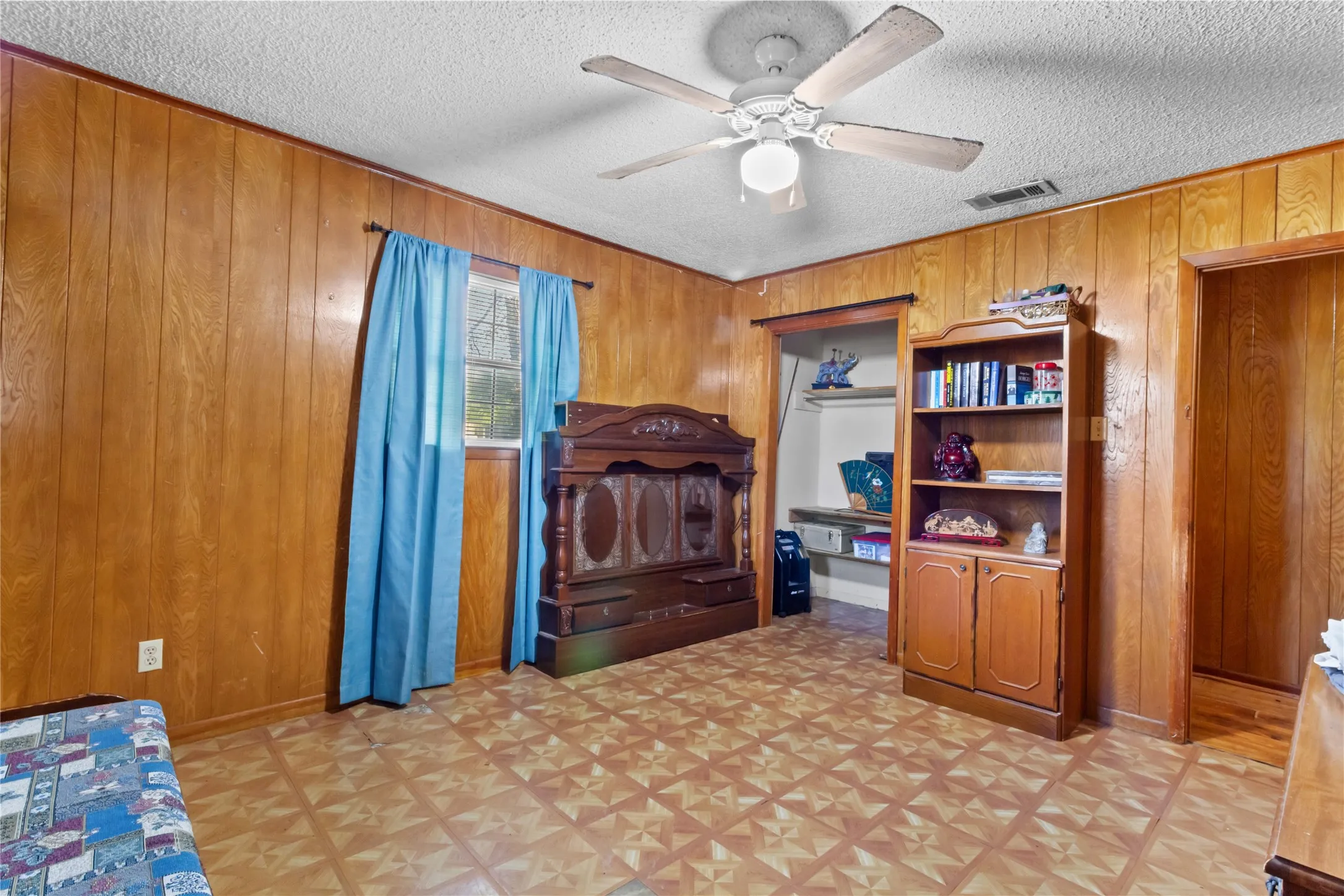 Single Family Residence For Sale in Freestone County , 400 S 8th Avenue, Teague, Texas 75860, 3 Bedroom, 2 Bathroom, Garage spaces, 1,690 Sqft, built in 1980, mls#21383166, Real Estate Agent in Teague, Homes For Sale in Freestone county, Homes For Sale in Teague, Realtor in Teague Texas, Real Estate Brokerage Independent Realty Texas, Luminita Cordes Realtor