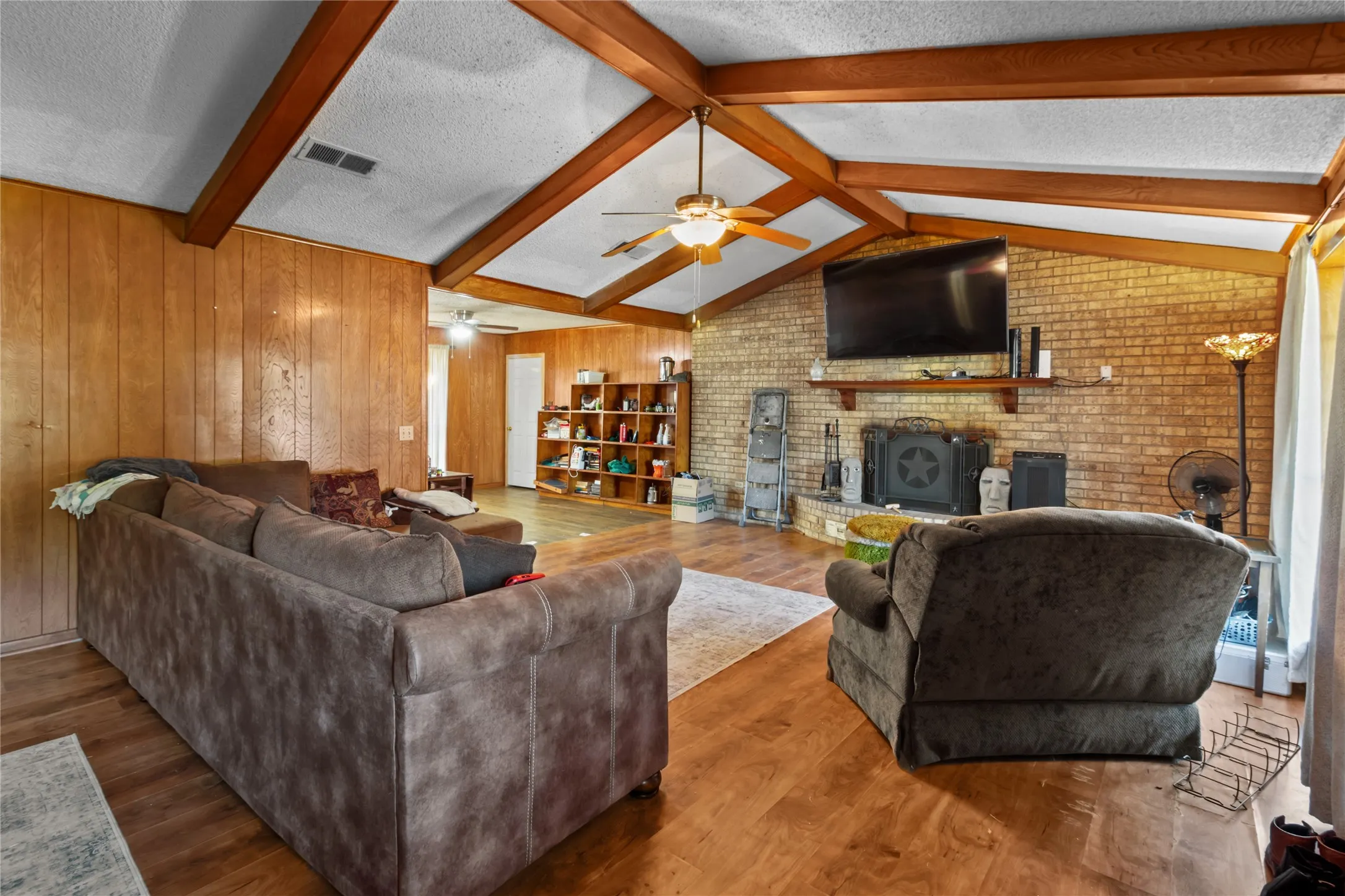 Single Family Residence For Sale in Freestone County , 400 S 8th Avenue, Teague, Texas 75860, 3 Bedroom, 2 Bathroom, Garage spaces, 1,690 Sqft, built in 1980, mls#21383166, Real Estate Agent in Teague, Homes For Sale in Freestone county, Homes For Sale in Teague, Realtor in Teague Texas, Real Estate Brokerage Independent Realty Texas, Luminita Cordes Realtor