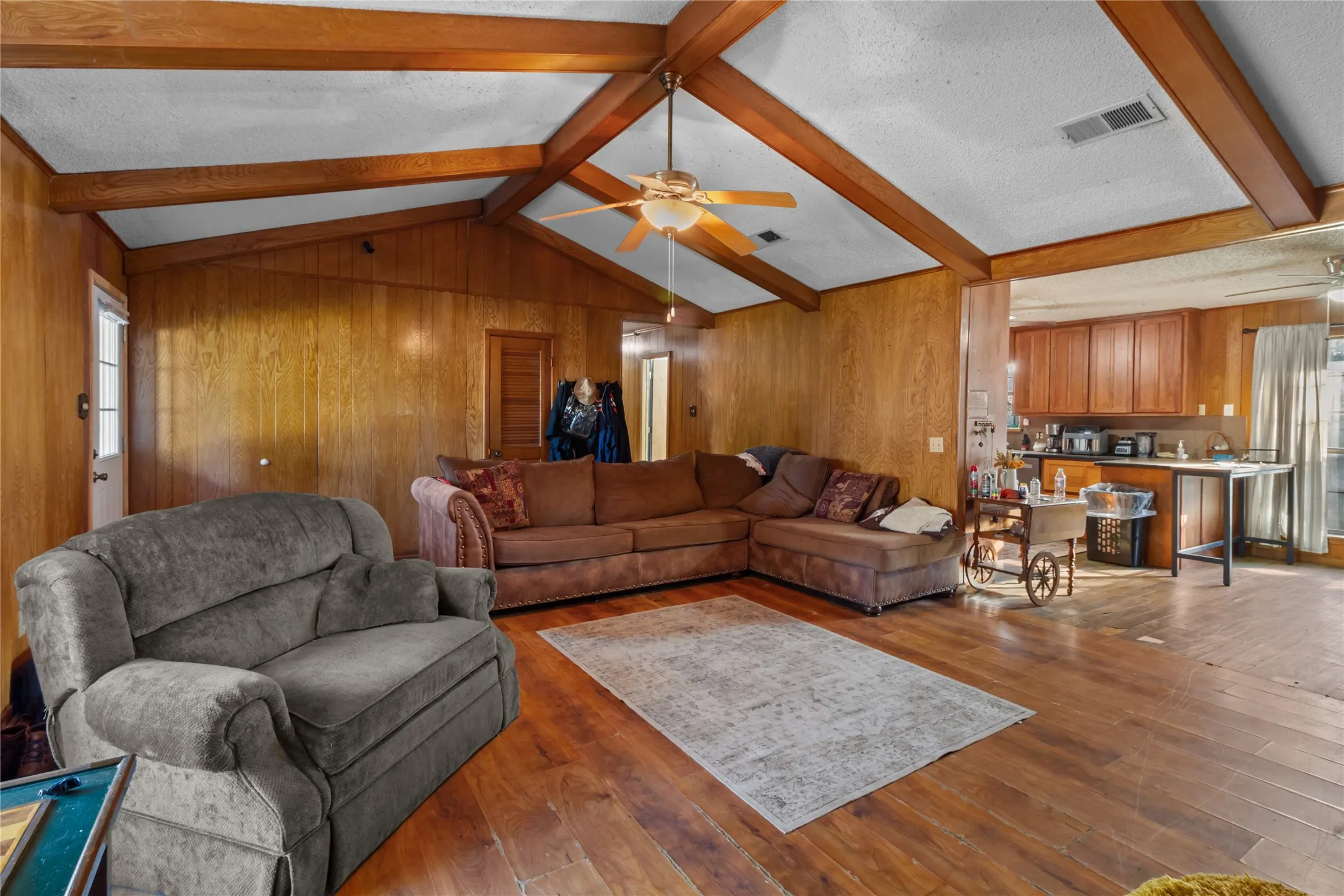 Single Family Residence For Sale in Freestone County , 400 S 8th Avenue, Teague, Texas 75860, 3 Bedroom, 2 Bathroom, Garage spaces, 1,690 Sqft, built in 1980, mls#21383166, Real Estate Agent in Teague, Homes For Sale in Freestone county, Homes For Sale in Teague, Realtor in Teague Texas, Real Estate Brokerage Independent Realty Texas, Luminita Cordes Realtor
