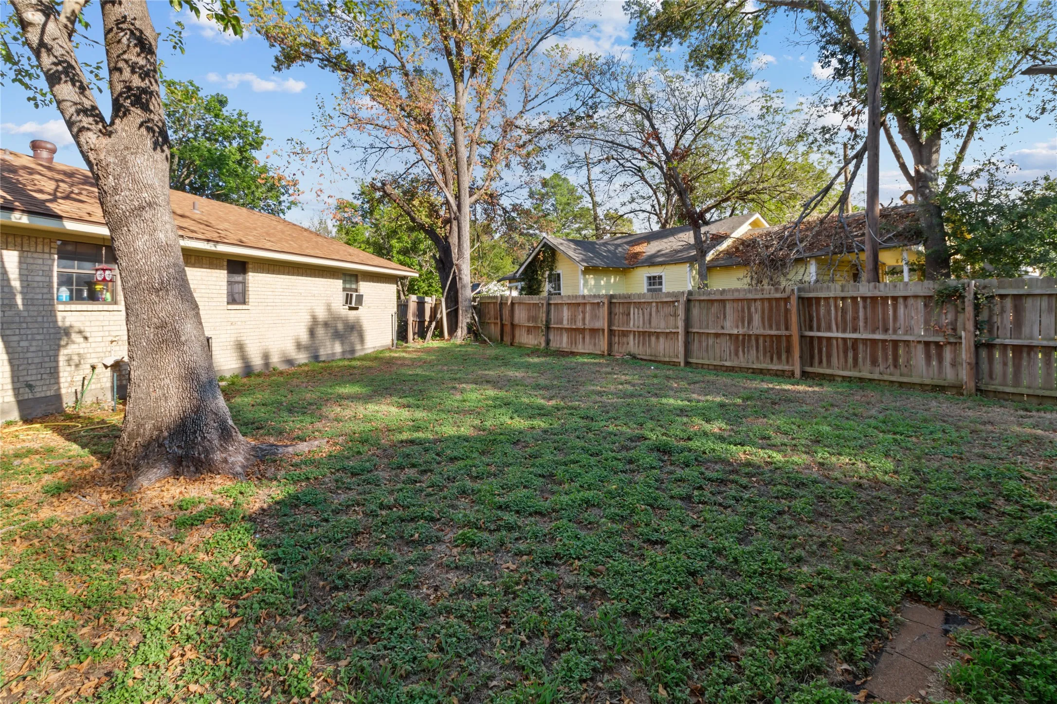 Single Family Residence For Sale in Freestone County , 400 S 8th Avenue, Teague, Texas 75860, 3 Bedroom, 2 Bathroom, Garage spaces, 1,690 Sqft, built in 1980, mls#21383166, Real Estate Agent in Teague, Homes For Sale in Freestone county, Homes For Sale in Teague, Realtor in Teague Texas, Real Estate Brokerage Independent Realty Texas, Luminita Cordes Realtor