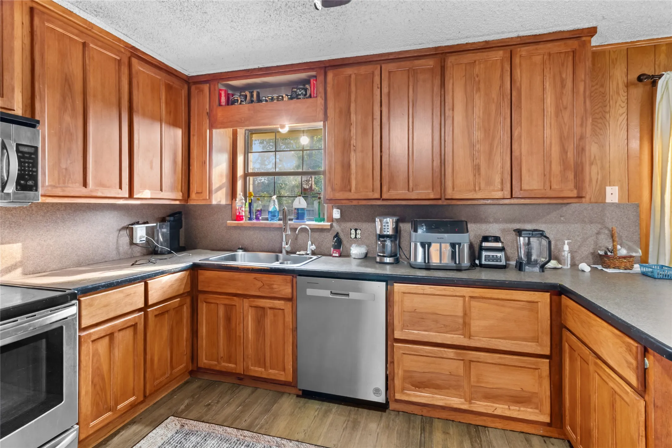 Single Family Residence For Sale in Freestone County , 400 S 8th Avenue, Teague, Texas 75860, 3 Bedroom, 2 Bathroom, Garage spaces, 1,690 Sqft, built in 1980, mls#21383166, Real Estate Agent in Teague, Homes For Sale in Freestone county, Homes For Sale in Teague, Realtor in Teague Texas, Real Estate Brokerage Independent Realty Texas, Luminita Cordes Realtor