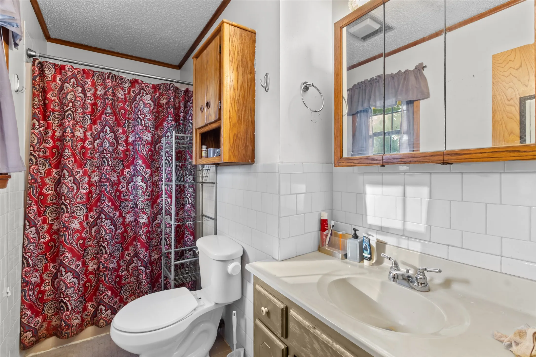 Single Family Residence For Sale in Freestone County , 400 S 8th Avenue, Teague, Texas 75860, 3 Bedroom, 2 Bathroom, Garage spaces, 1,690 Sqft, built in 1980, mls#21383166, Real Estate Agent in Teague, Homes For Sale in Freestone county, Homes For Sale in Teague, Realtor in Teague Texas, Real Estate Brokerage Independent Realty Texas, Luminita Cordes Realtor