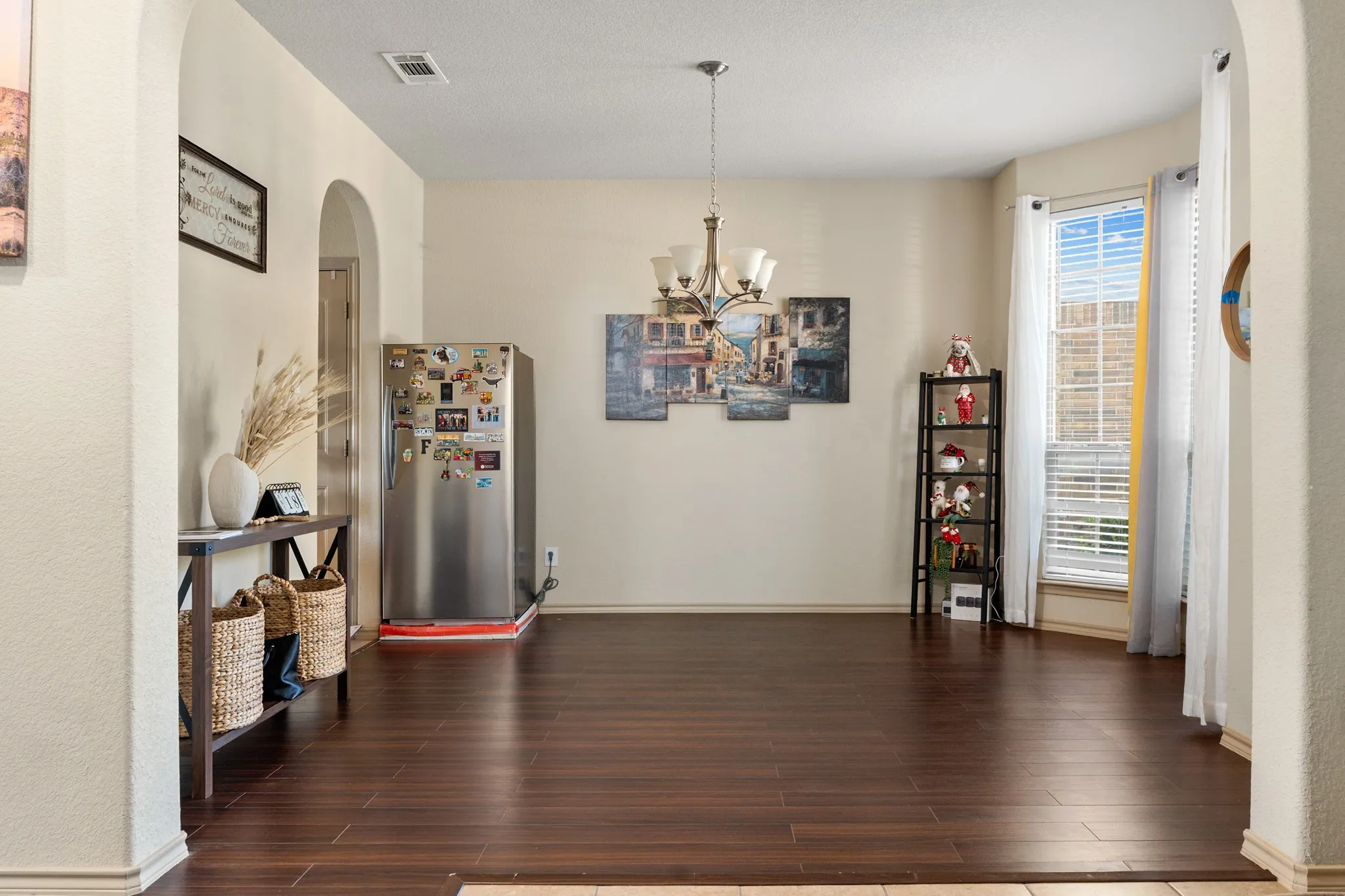 Single Family Residence For Rent in Tarrant County , 428 Running Water Trail, Fort Worth, Texas 76131, 4 Bedroom, 4 Bathroom, 2 Garage spaces, 2,937 Sqft, built in 2011, mls#21384808, Real Estate Agent in Fort Worth, Homes For Rent in Tarrant county, Homes For Rent in Fort Worth, Realtor in Fort Worth Texas, Real Estate Brokerage Independent Realty Texas, Luminita Cordes Realtor