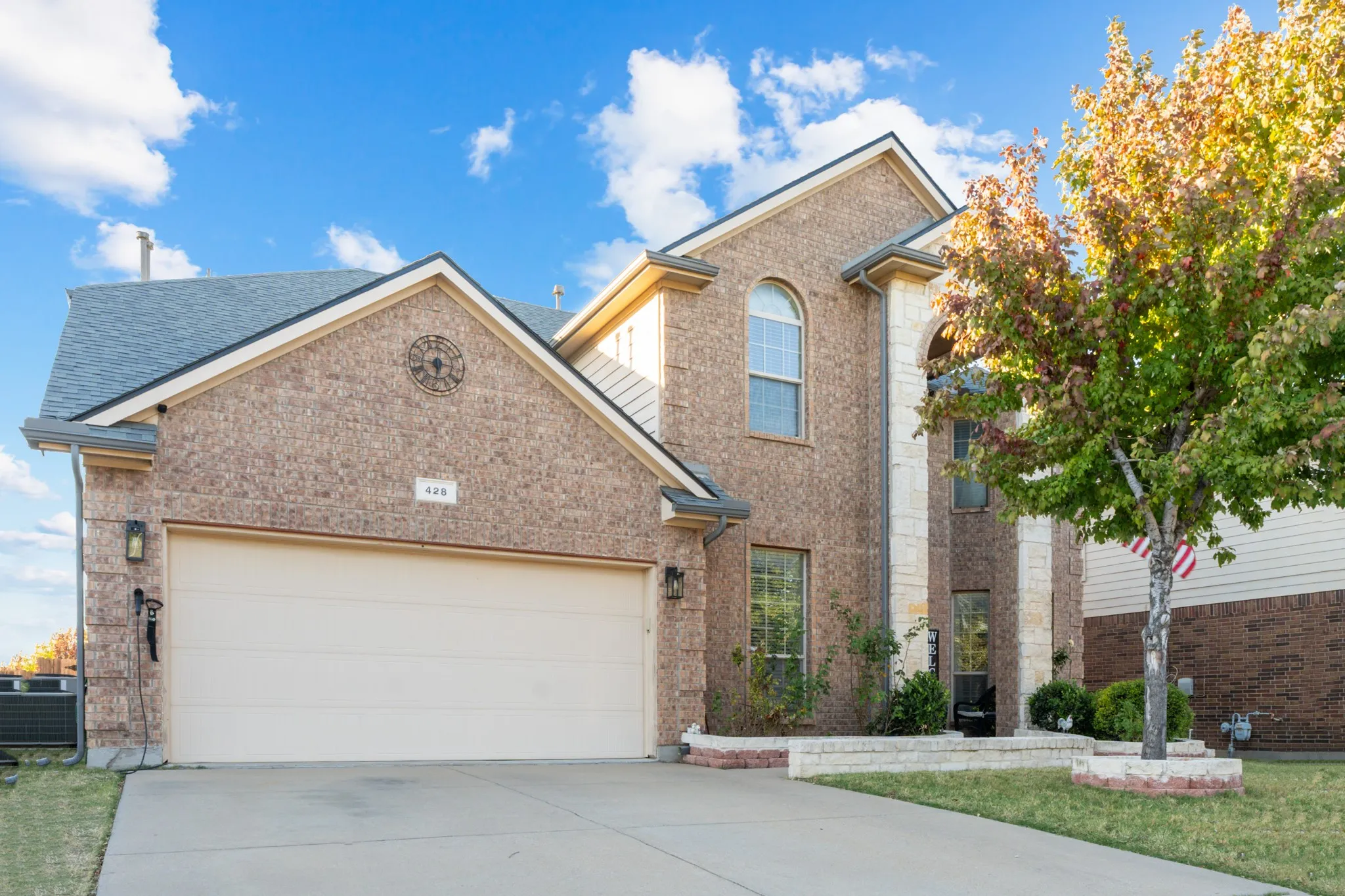 Single Family Residence For Rent in Tarrant County , 428 Running Water Trail, Fort Worth, Texas 76131, 4 Bedroom, 4 Bathroom, 2 Garage spaces, 2,937 Sqft, built in 2011, mls#21384808, Real Estate Agent in Fort Worth, Homes For Rent in Tarrant county, Homes For Rent in Fort Worth, Realtor in Fort Worth Texas, Real Estate Brokerage Independent Realty Texas, Luminita Cordes Realtor