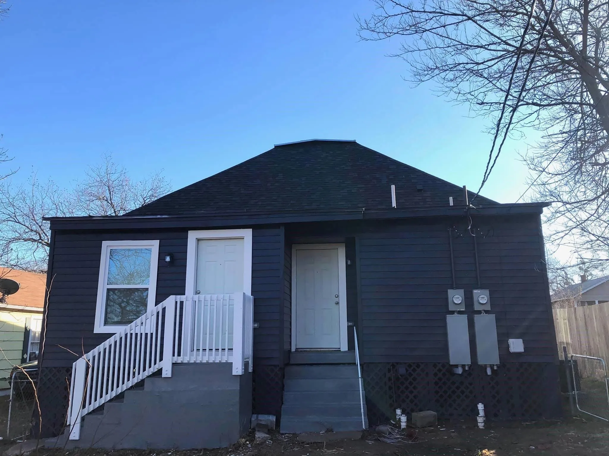 Duplex For Rent in Grayson County , 821 W Day Street 823, Denison, Texas 75020, 1 Bedroom, 1 Bathroom, Garage spaces, 719 Sqft, built in 1900, mls#21385913, Real Estate Agent in Denison, Homes For Rent in Grayson county, Homes For Rent in Denison, Realtor in Denison Texas, Real Estate Brokerage Independent Realty Texas, Luminita Cordes Realtor
