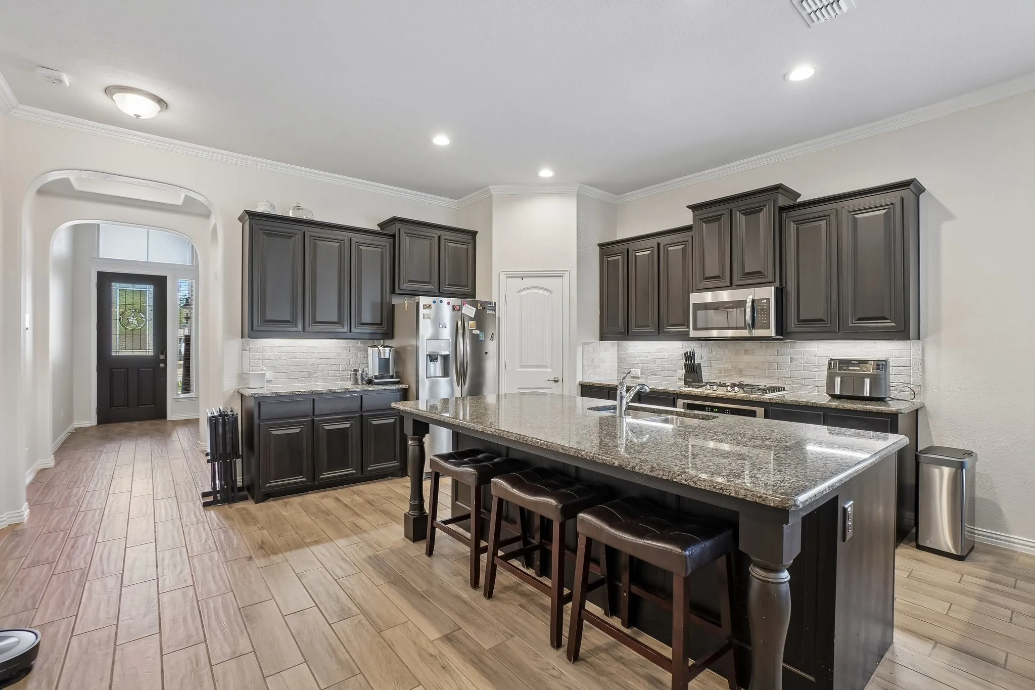 Single Family Residence For Sale in Ellis County , 706 Dover Drive, Midlothian, Texas 76065, 5 Bedroom, 4 Bathroom, 3 Garage spaces, 3,195 Sqft, built in 2018, mls#21385856, Real Estate Agent in Midlothian, Homes For Sale in Ellis county, Homes For Sale in Midlothian, Realtor in Midlothian Texas, Real Estate Brokerage Independent Realty Texas, Luminita Cordes Realtor