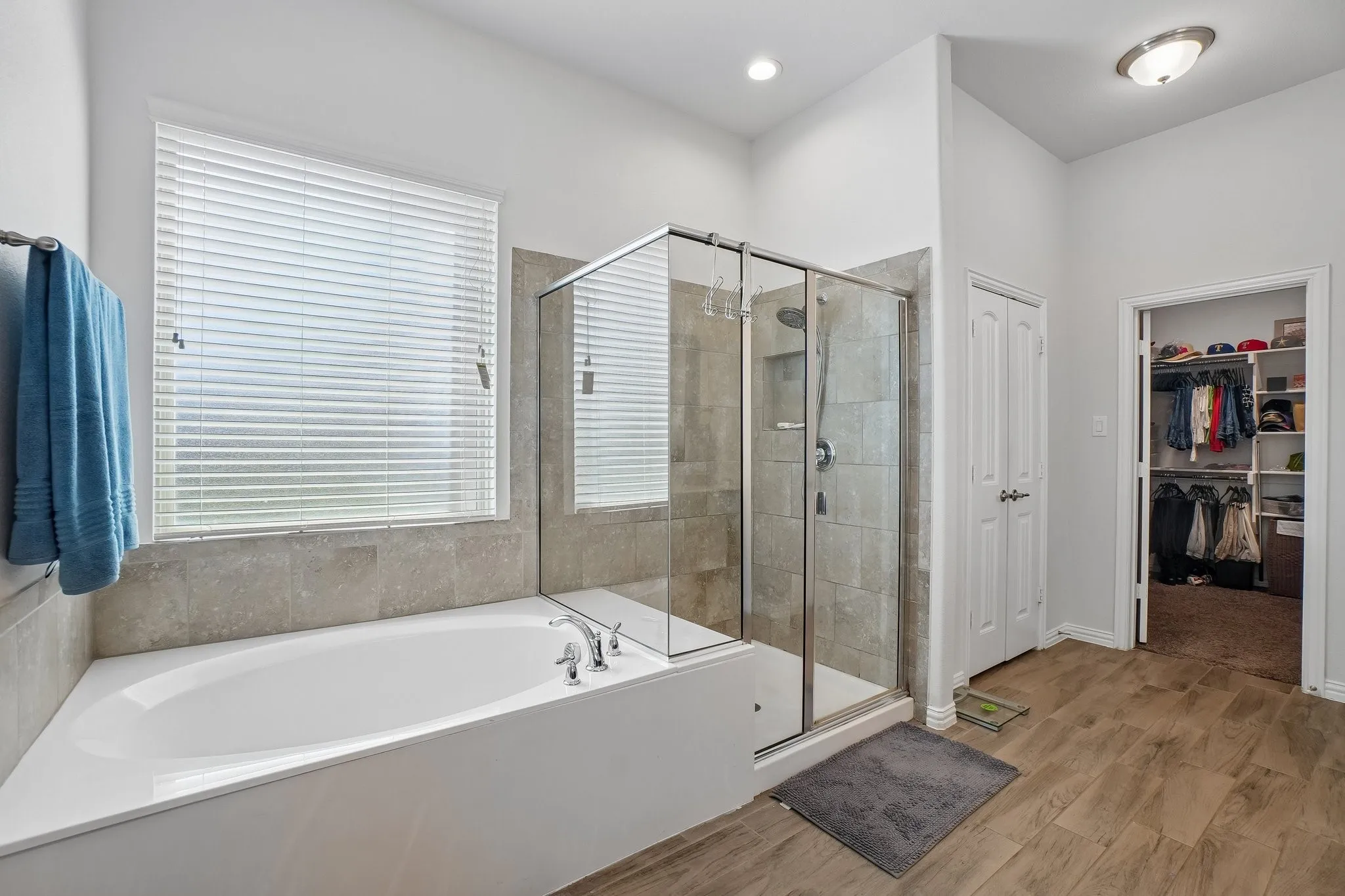 Single Family Residence For Sale in Ellis County , 706 Dover Drive, Midlothian, Texas 76065, 5 Bedroom, 4 Bathroom, 3 Garage spaces, 3,195 Sqft, built in 2018, mls#21385856, Real Estate Agent in Midlothian, Homes For Sale in Ellis county, Homes For Sale in Midlothian, Realtor in Midlothian Texas, Real Estate Brokerage Independent Realty Texas, Luminita Cordes Realtor