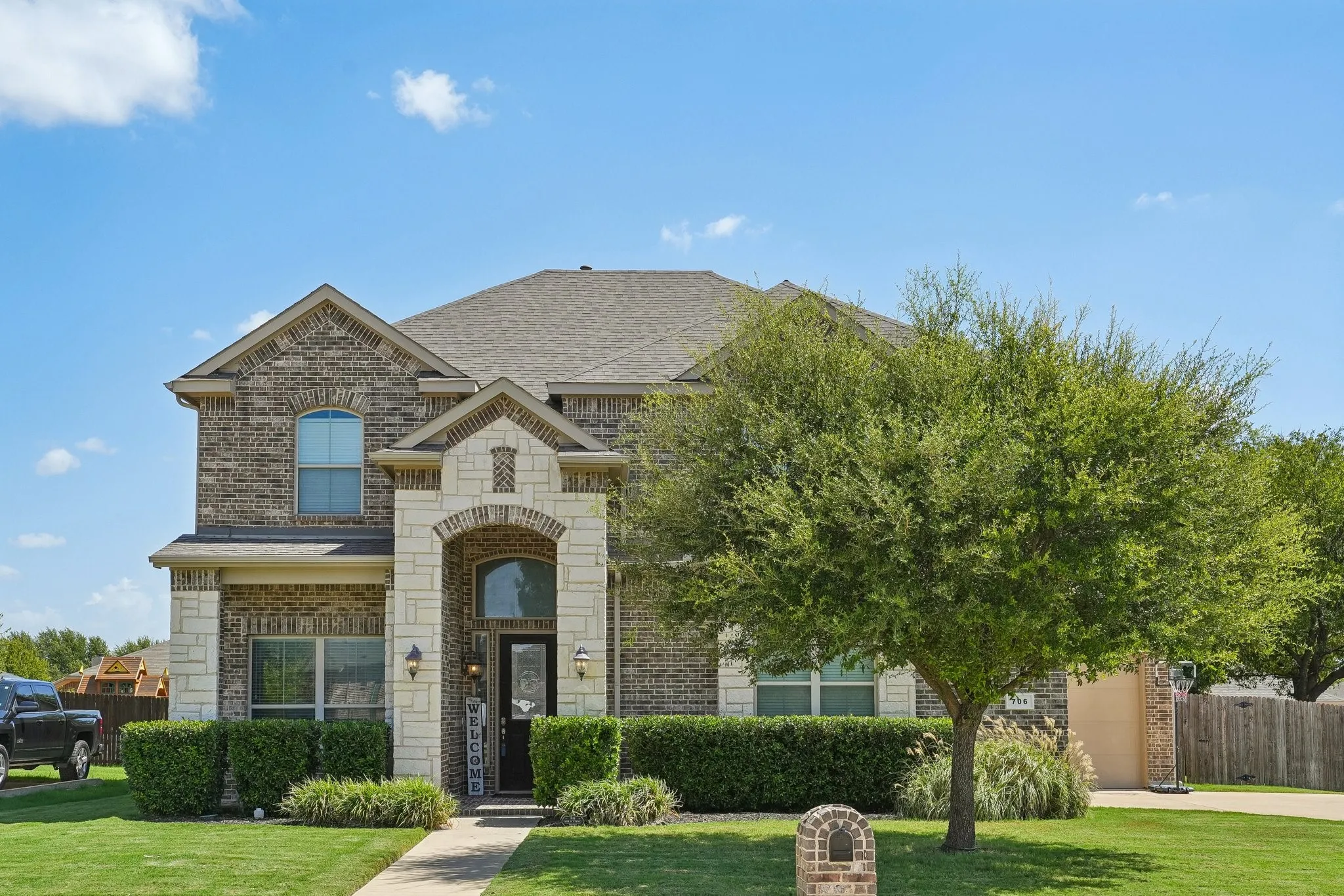 Single Family Residence For Sale in Ellis County , 706 Dover Drive, Midlothian, Texas 76065, 5 Bedroom, 4 Bathroom, 3 Garage spaces, 3,195 Sqft, built in 2018, mls#21385856, Real Estate Agent in Midlothian, Homes For Sale in Ellis county, Homes For Sale in Midlothian, Realtor in Midlothian Texas, Real Estate Brokerage Independent Realty Texas, Luminita Cordes Realtor