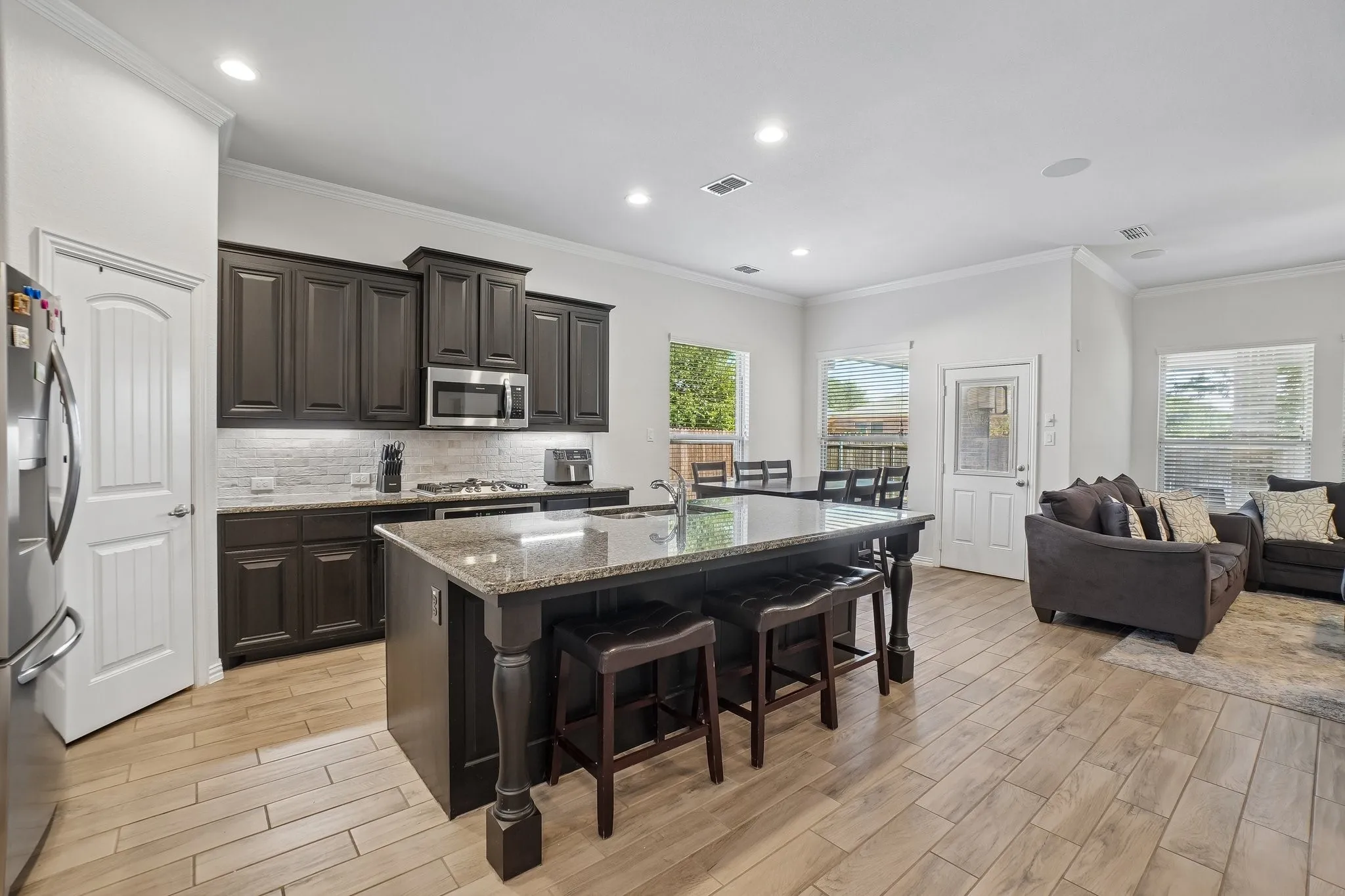Single Family Residence For Sale in Ellis County , 706 Dover Drive, Midlothian, Texas 76065, 5 Bedroom, 4 Bathroom, 3 Garage spaces, 3,195 Sqft, built in 2018, mls#21385856, Real Estate Agent in Midlothian, Homes For Sale in Ellis county, Homes For Sale in Midlothian, Realtor in Midlothian Texas, Real Estate Brokerage Independent Realty Texas, Luminita Cordes Realtor
