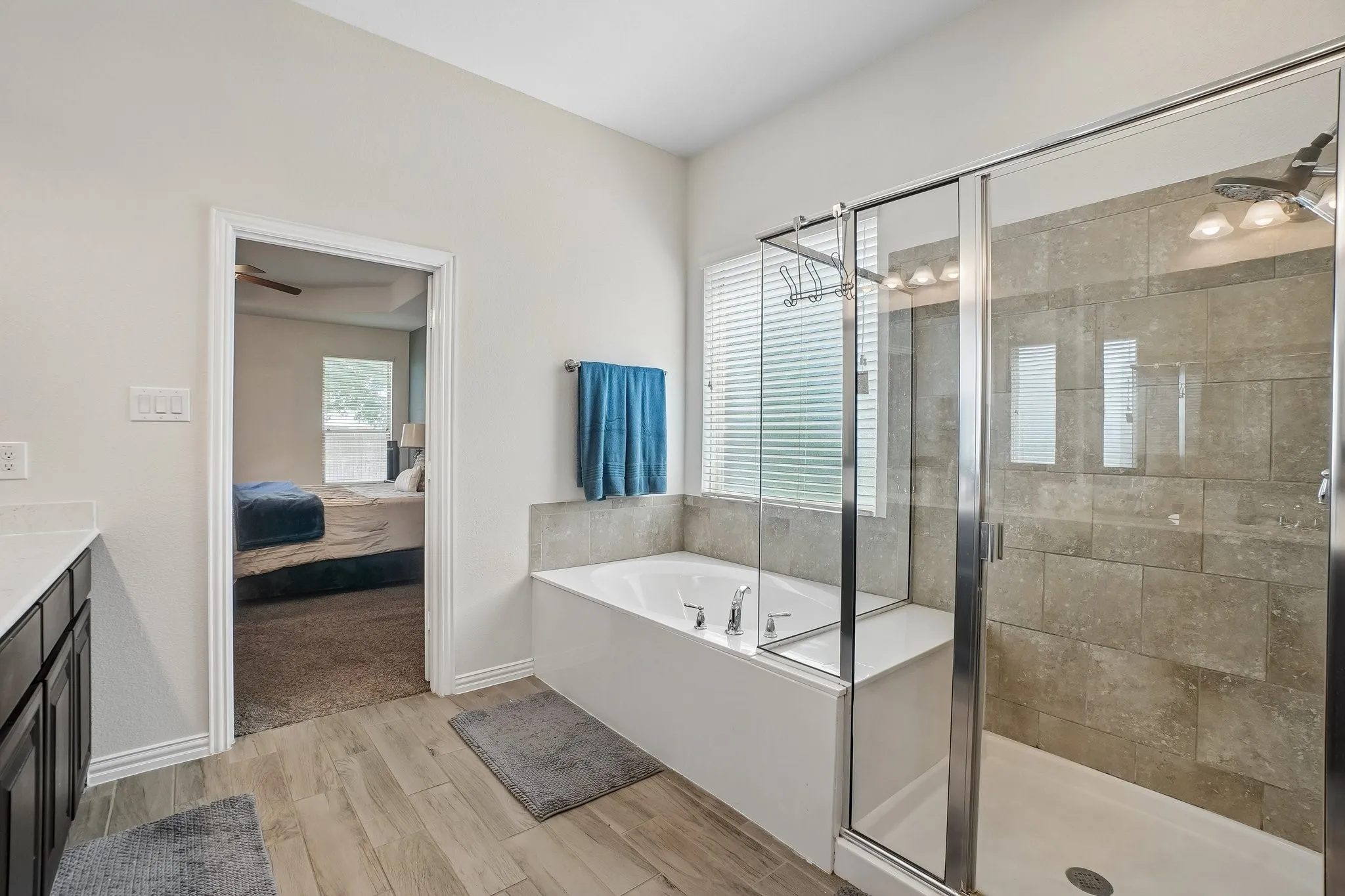Single Family Residence For Sale in Ellis County , 706 Dover Drive, Midlothian, Texas 76065, 5 Bedroom, 4 Bathroom, 3 Garage spaces, 3,195 Sqft, built in 2018, mls#21385856, Real Estate Agent in Midlothian, Homes For Sale in Ellis county, Homes For Sale in Midlothian, Realtor in Midlothian Texas, Real Estate Brokerage Independent Realty Texas, Luminita Cordes Realtor