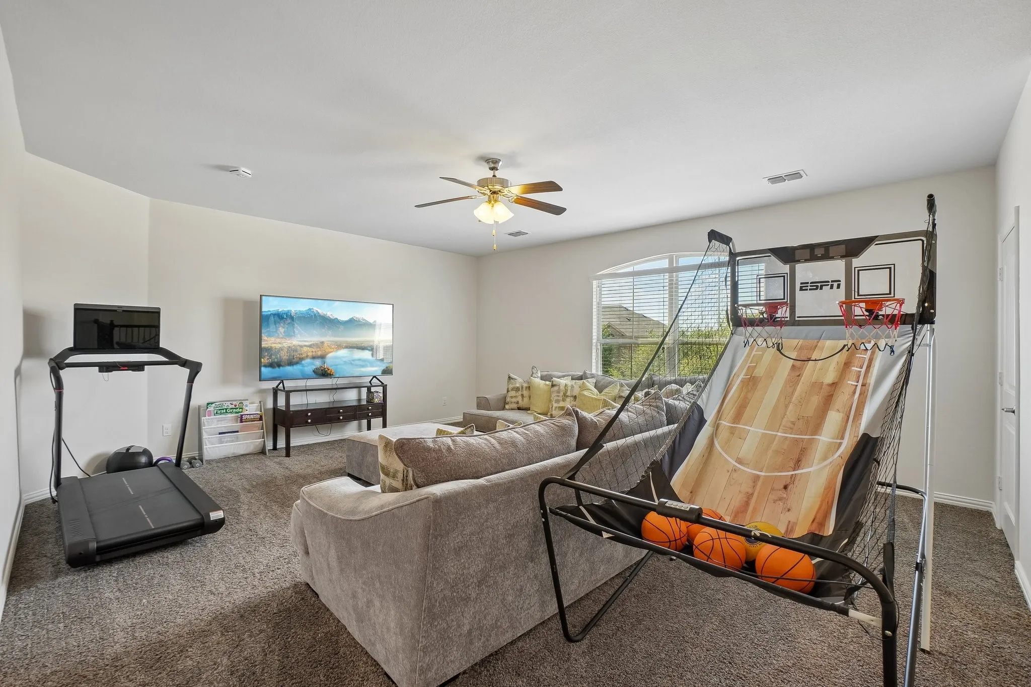 Single Family Residence For Sale in Ellis County , 706 Dover Drive, Midlothian, Texas 76065, 5 Bedroom, 4 Bathroom, 3 Garage spaces, 3,195 Sqft, built in 2018, mls#21385856, Real Estate Agent in Midlothian, Homes For Sale in Ellis county, Homes For Sale in Midlothian, Realtor in Midlothian Texas, Real Estate Brokerage Independent Realty Texas, Luminita Cordes Realtor