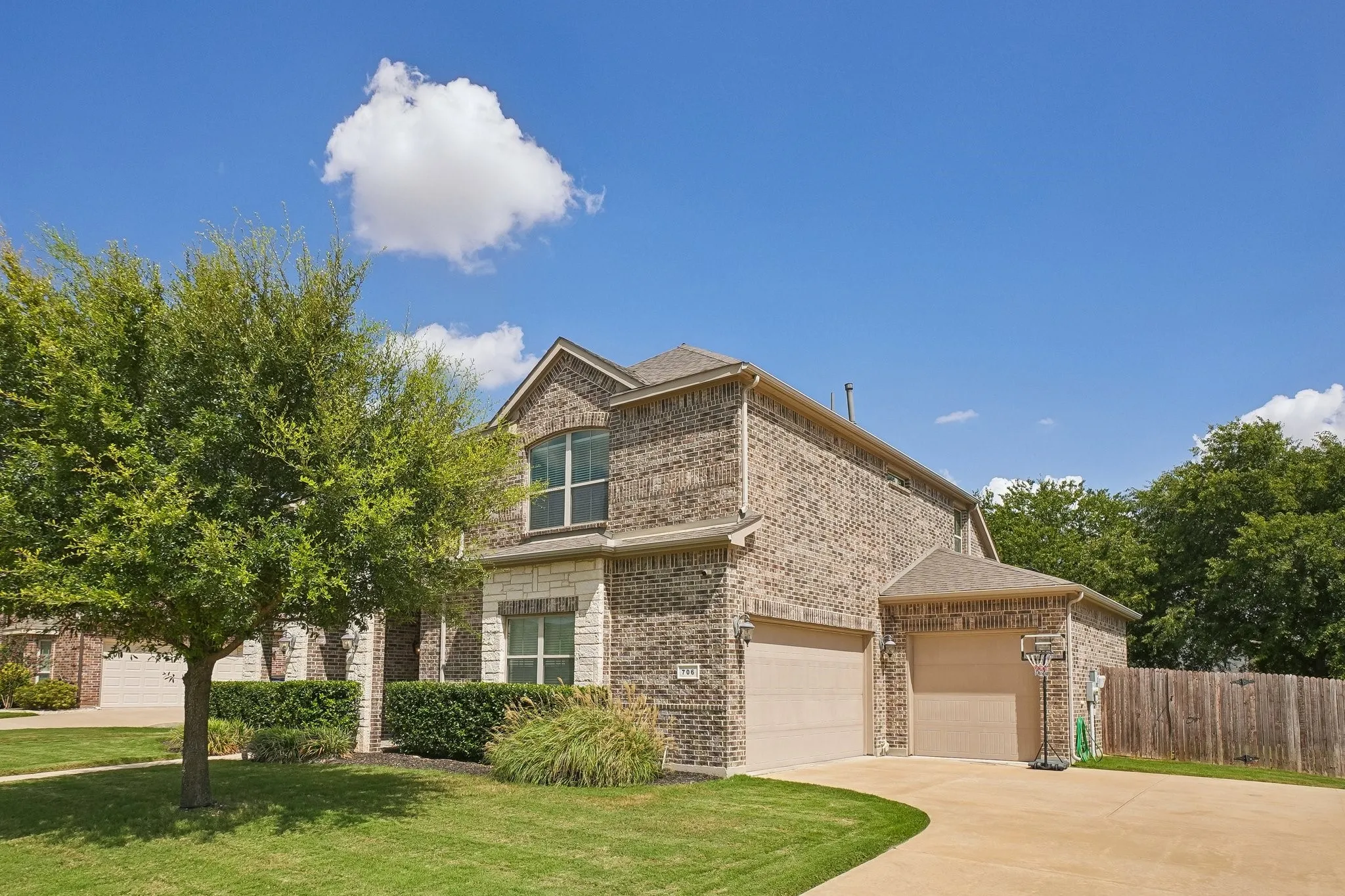 Single Family Residence For Sale in Ellis County , 706 Dover Drive, Midlothian, Texas 76065, 5 Bedroom, 4 Bathroom, 3 Garage spaces, 3,195 Sqft, built in 2018, mls#21385856, Real Estate Agent in Midlothian, Homes For Sale in Ellis county, Homes For Sale in Midlothian, Realtor in Midlothian Texas, Real Estate Brokerage Independent Realty Texas, Luminita Cordes Realtor