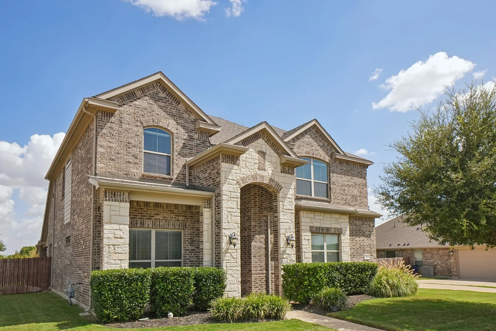 Single Family Residence For Sale in Ellis County , 706 Dover Drive, Midlothian, Texas 76065, 5 Bedroom, 4 Bathroom, 3 Garage spaces, 3,195 Sqft, built in 2018, mls#21385856, Real Estate Agent in Midlothian, Homes For Sale in Ellis county, Homes For Sale in Midlothian, Realtor in Midlothian Texas, Real Estate Brokerage Independent Realty Texas, Luminita Cordes Realtor