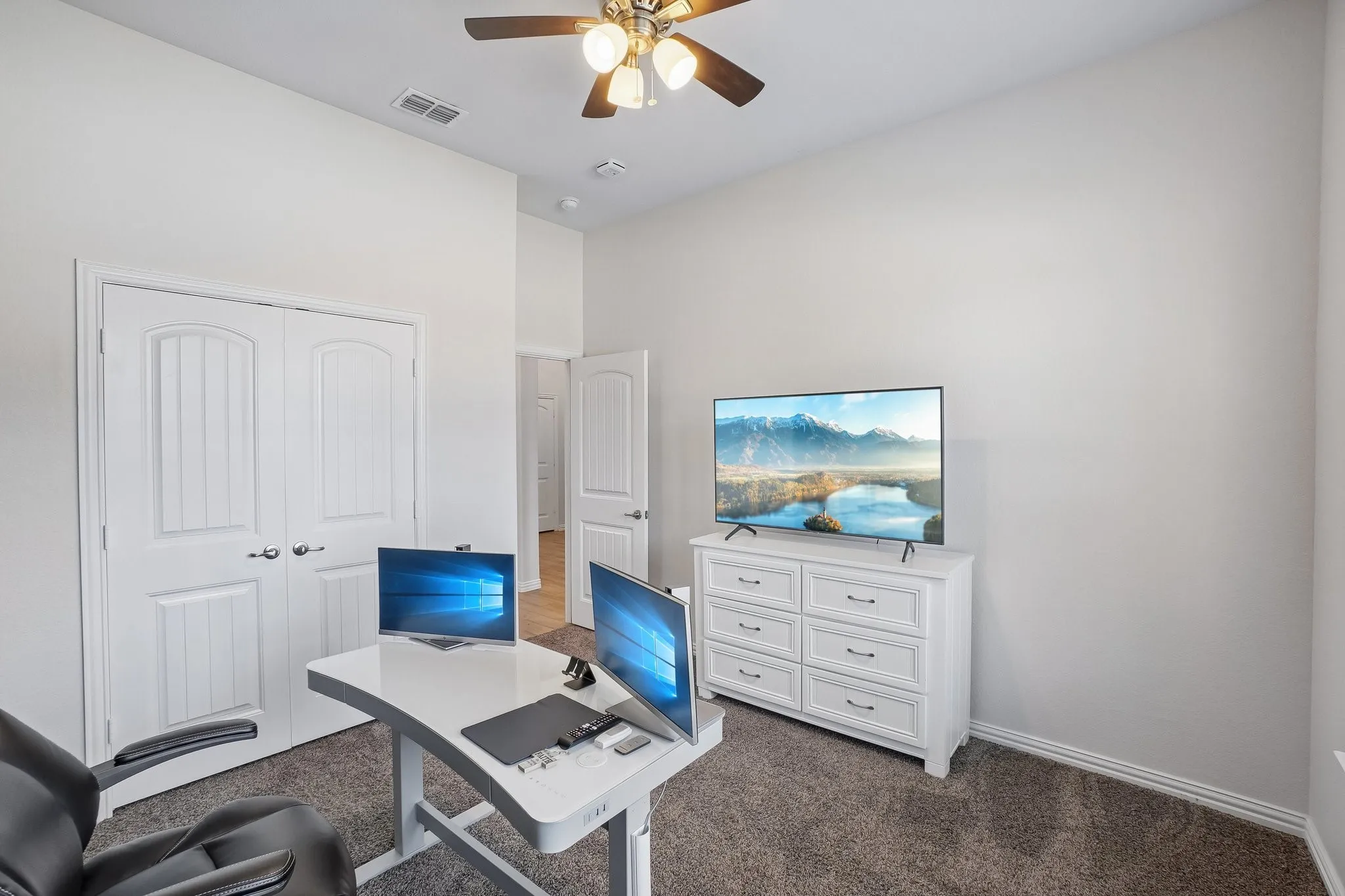 Single Family Residence For Sale in Ellis County , 706 Dover Drive, Midlothian, Texas 76065, 5 Bedroom, 4 Bathroom, 3 Garage spaces, 3,195 Sqft, built in 2018, mls#21385856, Real Estate Agent in Midlothian, Homes For Sale in Ellis county, Homes For Sale in Midlothian, Realtor in Midlothian Texas, Real Estate Brokerage Independent Realty Texas, Luminita Cordes Realtor