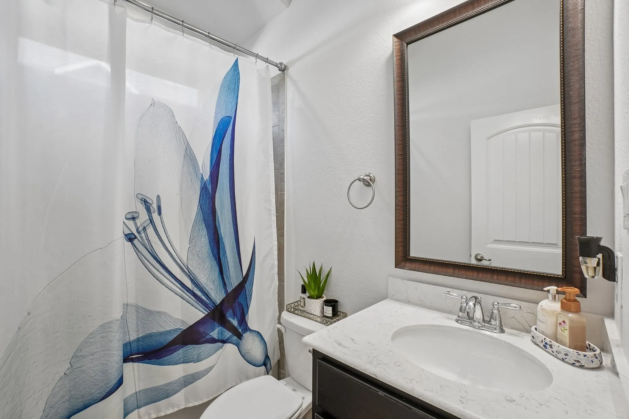 Single Family Residence For Sale in Ellis County , 706 Dover Drive, Midlothian, Texas 76065, 5 Bedroom, 4 Bathroom, 3 Garage spaces, 3,195 Sqft, built in 2018, mls#21385856, Real Estate Agent in Midlothian, Homes For Sale in Ellis county, Homes For Sale in Midlothian, Realtor in Midlothian Texas, Real Estate Brokerage Independent Realty Texas, Luminita Cordes Realtor
