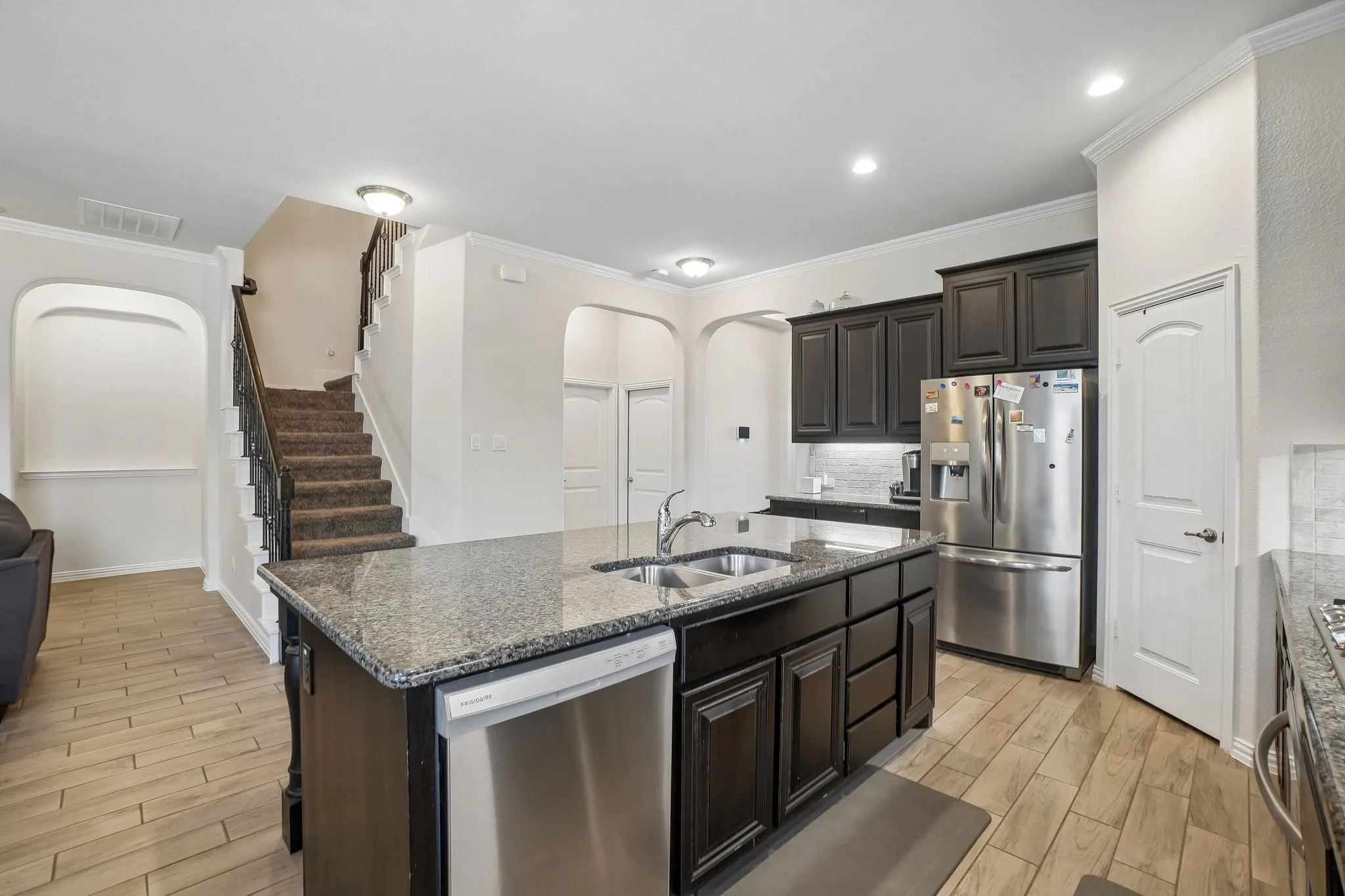 Single Family Residence For Sale in Ellis County , 706 Dover Drive, Midlothian, Texas 76065, 5 Bedroom, 4 Bathroom, 3 Garage spaces, 3,195 Sqft, built in 2018, mls#21385856, Real Estate Agent in Midlothian, Homes For Sale in Ellis county, Homes For Sale in Midlothian, Realtor in Midlothian Texas, Real Estate Brokerage Independent Realty Texas, Luminita Cordes Realtor
