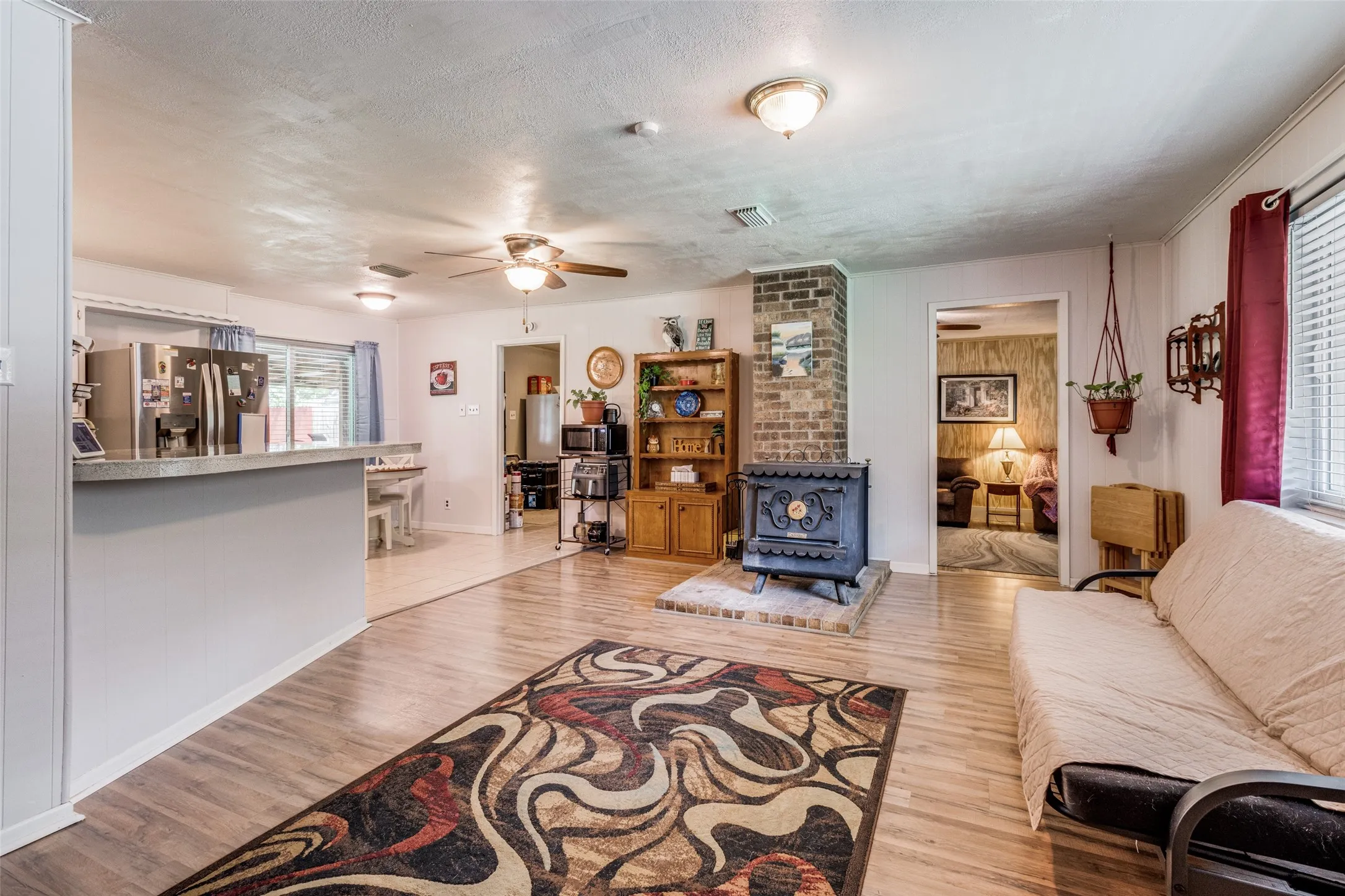 Single Family Residence For Rent in Fannin County , 809 Beech Street, Bonham, Texas 75418, 3 Bedroom, 2 Bathroom, Garage spaces, 1,786 Sqft, built in 1980, mls#21385921, Real Estate Agent in Bonham, Homes For Rent in Fannin county, Homes For Rent in Bonham, Realtor in Bonham Texas, Real Estate Brokerage Independent Realty Texas, Luminita Cordes Realtor