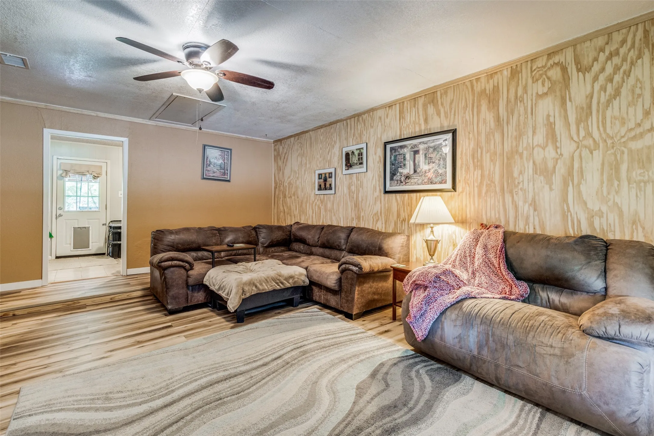 Single Family Residence For Rent in Fannin County , 809 Beech Street, Bonham, Texas 75418, 3 Bedroom, 2 Bathroom, Garage spaces, 1,786 Sqft, built in 1980, mls#21385921, Real Estate Agent in Bonham, Homes For Rent in Fannin county, Homes For Rent in Bonham, Realtor in Bonham Texas, Real Estate Brokerage Independent Realty Texas, Luminita Cordes Realtor