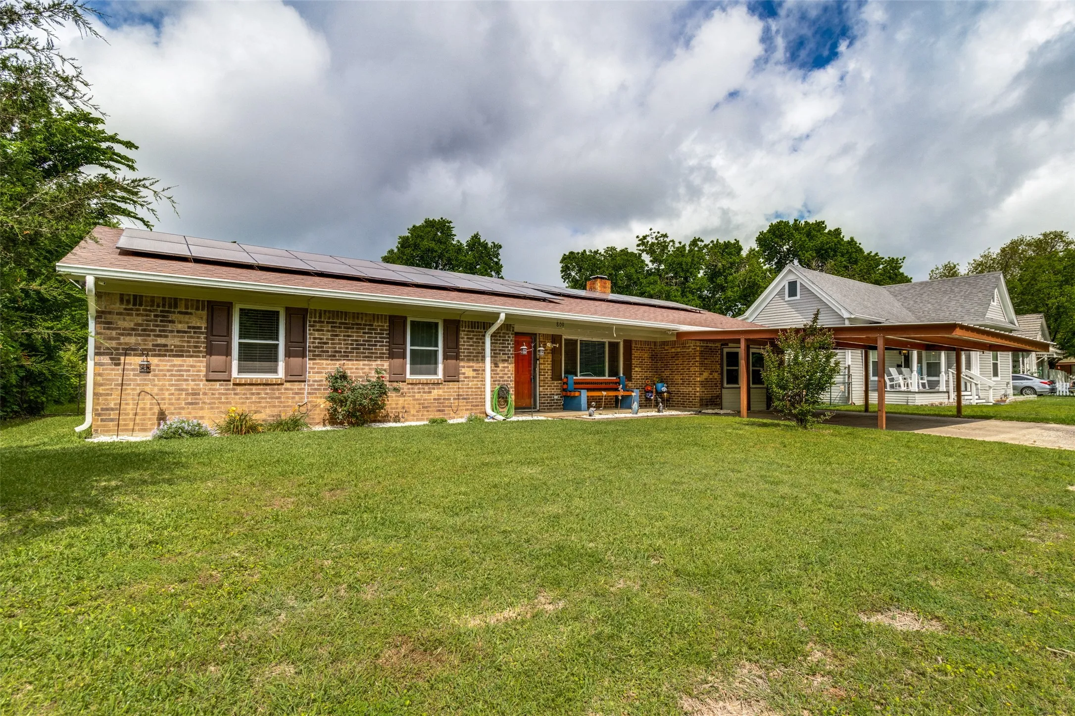 Single Family Residence For Rent in Fannin County , 809 Beech Street, Bonham, Texas 75418, 3 Bedroom, 2 Bathroom, Garage spaces, 1,786 Sqft, built in 1980, mls#21385921, Real Estate Agent in Bonham, Homes For Rent in Fannin county, Homes For Rent in Bonham, Realtor in Bonham Texas, Real Estate Brokerage Independent Realty Texas, Luminita Cordes Realtor