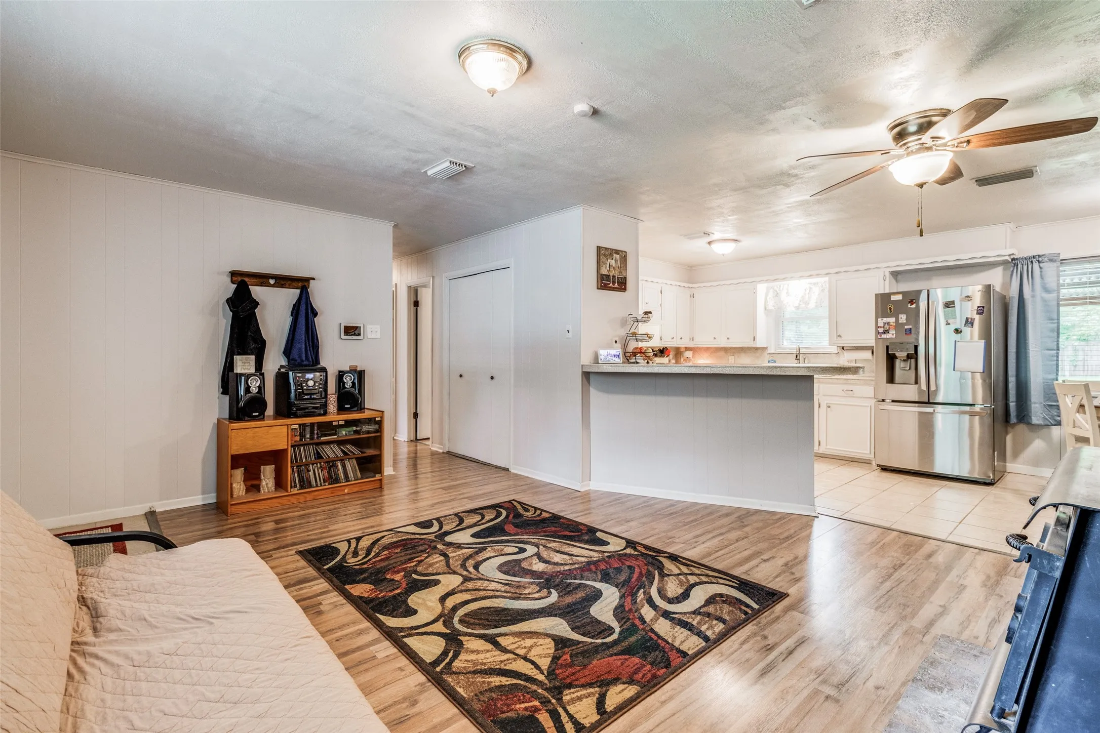 Single Family Residence For Rent in Fannin County , 809 Beech Street, Bonham, Texas 75418, 3 Bedroom, 2 Bathroom, Garage spaces, 1,786 Sqft, built in 1980, mls#21385921, Real Estate Agent in Bonham, Homes For Rent in Fannin county, Homes For Rent in Bonham, Realtor in Bonham Texas, Real Estate Brokerage Independent Realty Texas, Luminita Cordes Realtor