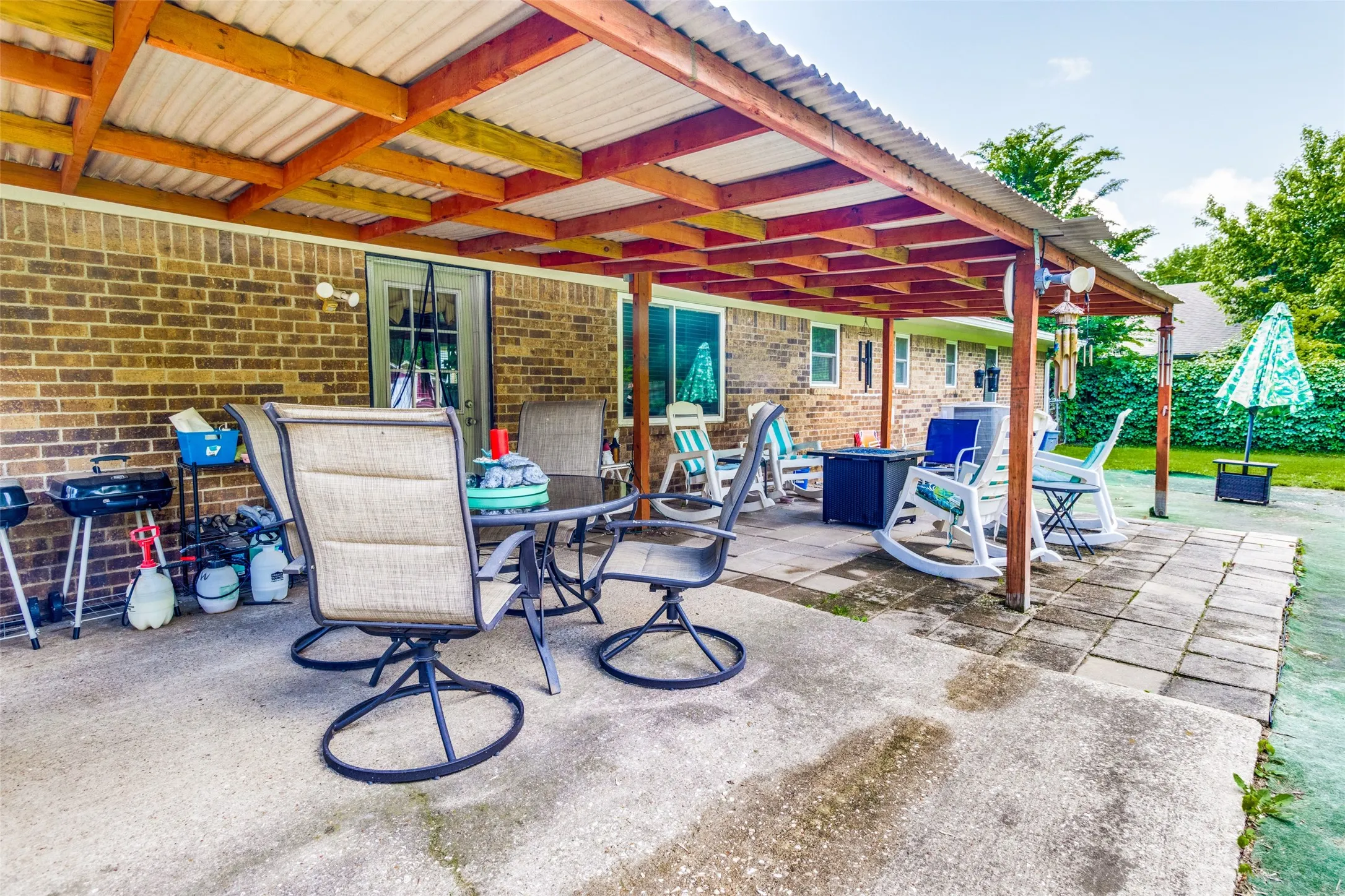 Single Family Residence For Rent in Fannin County , 809 Beech Street, Bonham, Texas 75418, 3 Bedroom, 2 Bathroom, Garage spaces, 1,786 Sqft, built in 1980, mls#21385921, Real Estate Agent in Bonham, Homes For Rent in Fannin county, Homes For Rent in Bonham, Realtor in Bonham Texas, Real Estate Brokerage Independent Realty Texas, Luminita Cordes Realtor