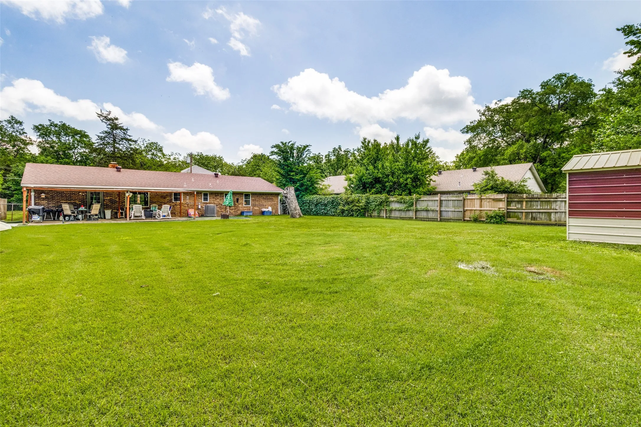 Single Family Residence For Rent in Fannin County , 809 Beech Street, Bonham, Texas 75418, 3 Bedroom, 2 Bathroom, Garage spaces, 1,786 Sqft, built in 1980, mls#21385921, Real Estate Agent in Bonham, Homes For Rent in Fannin county, Homes For Rent in Bonham, Realtor in Bonham Texas, Real Estate Brokerage Independent Realty Texas, Luminita Cordes Realtor