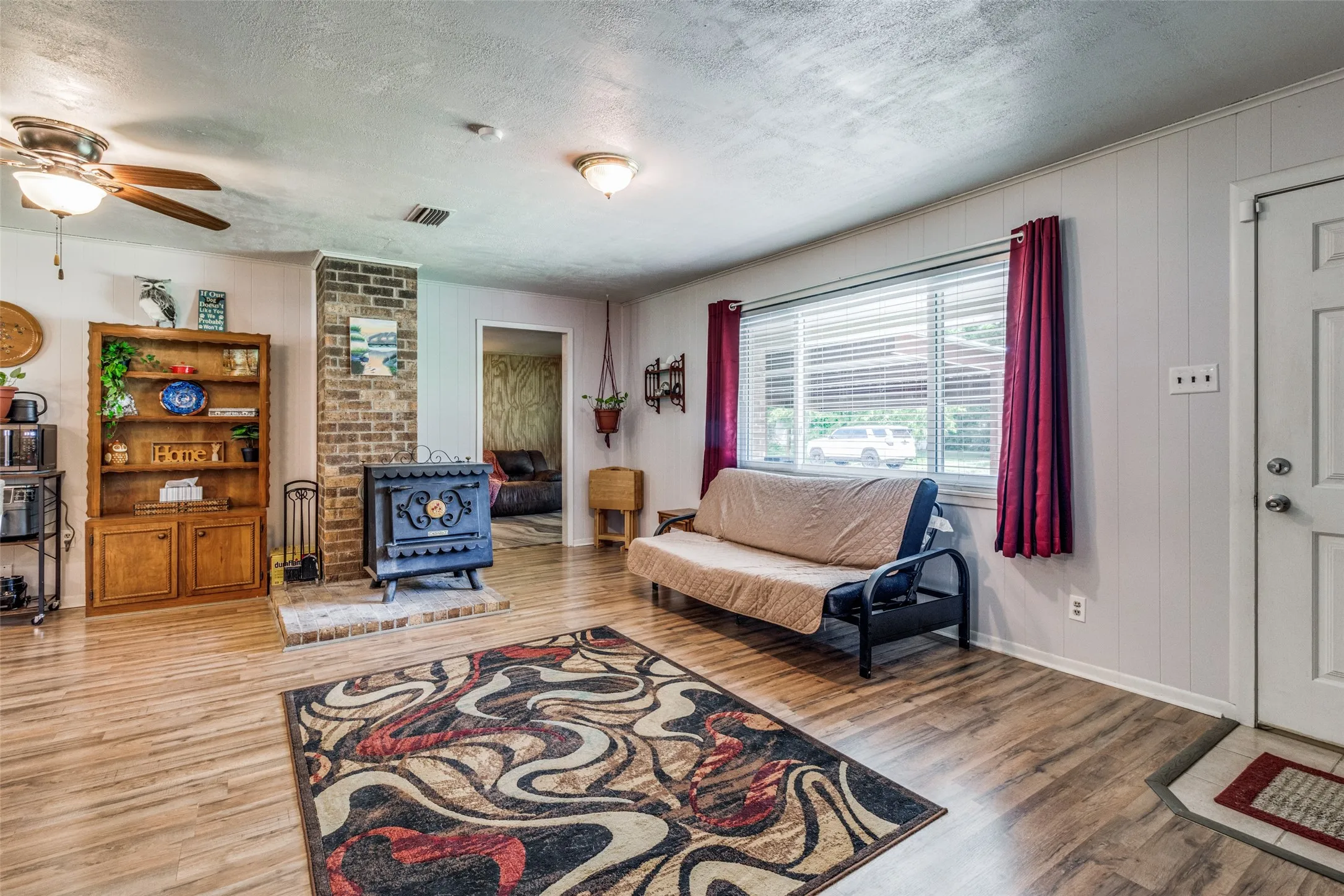Single Family Residence For Rent in Fannin County , 809 Beech Street, Bonham, Texas 75418, 3 Bedroom, 2 Bathroom, Garage spaces, 1,786 Sqft, built in 1980, mls#21385921, Real Estate Agent in Bonham, Homes For Rent in Fannin county, Homes For Rent in Bonham, Realtor in Bonham Texas, Real Estate Brokerage Independent Realty Texas, Luminita Cordes Realtor