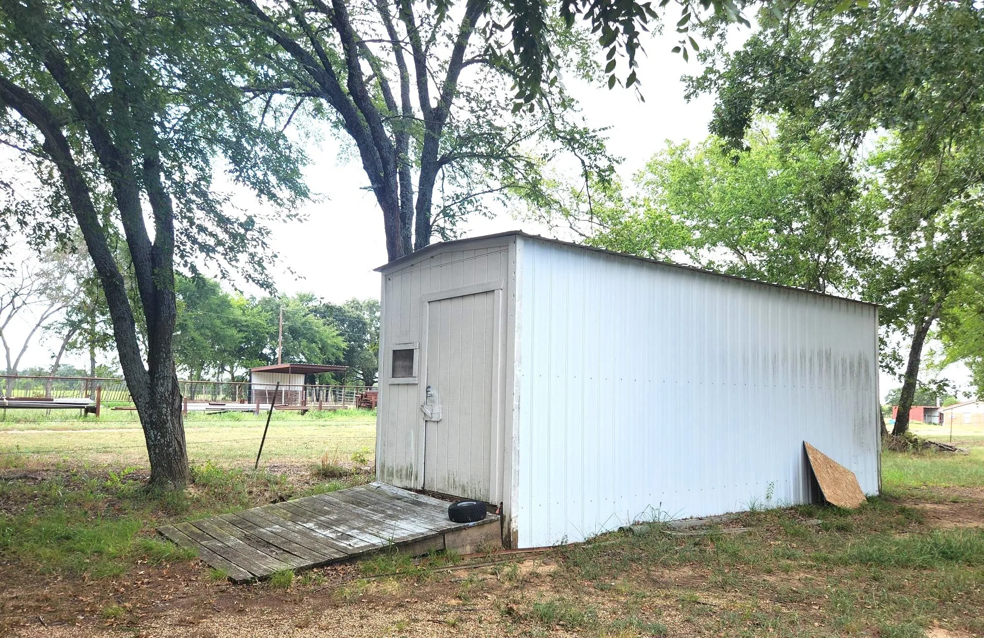 Single Family Residence For Sale in Van Zandt County , 1369 Vz County Road 3210, Wills Point, Texas 75169, 2 Bedroom, 1 Bathroom, Garage spaces, 864 Sqft, built in 1998, mls#21385587, Real Estate Agent in Wills Point, Homes For Sale in Van Zandt county, Homes For Sale in Wills Point, Realtor in Wills Point Texas, Real Estate Brokerage Independent Realty Texas, Luminita Cordes Realtor