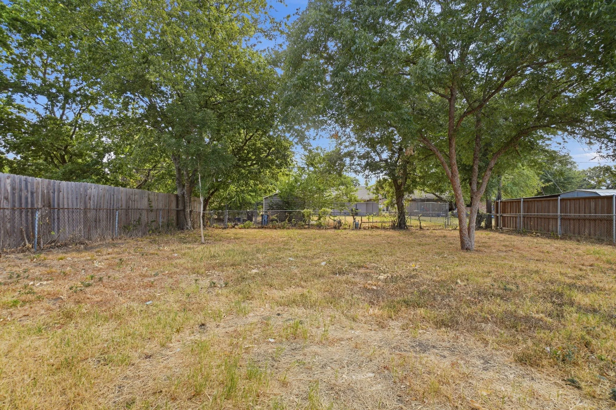 Single Family Residence For Sale in Dallas County , 1340 E Park Drive, Mesquite, Texas 75149, 3 Bedroom, 1 Bathroom, 1 Garage spaces, 1,192 Sqft, built in 1962, mls#21385567, Real Estate Agent in Mesquite, Homes For Sale in Dallas county, Homes For Sale in Mesquite, Realtor in Mesquite Texas, Real Estate Brokerage Independent Realty Texas, Luminita Cordes Realtor