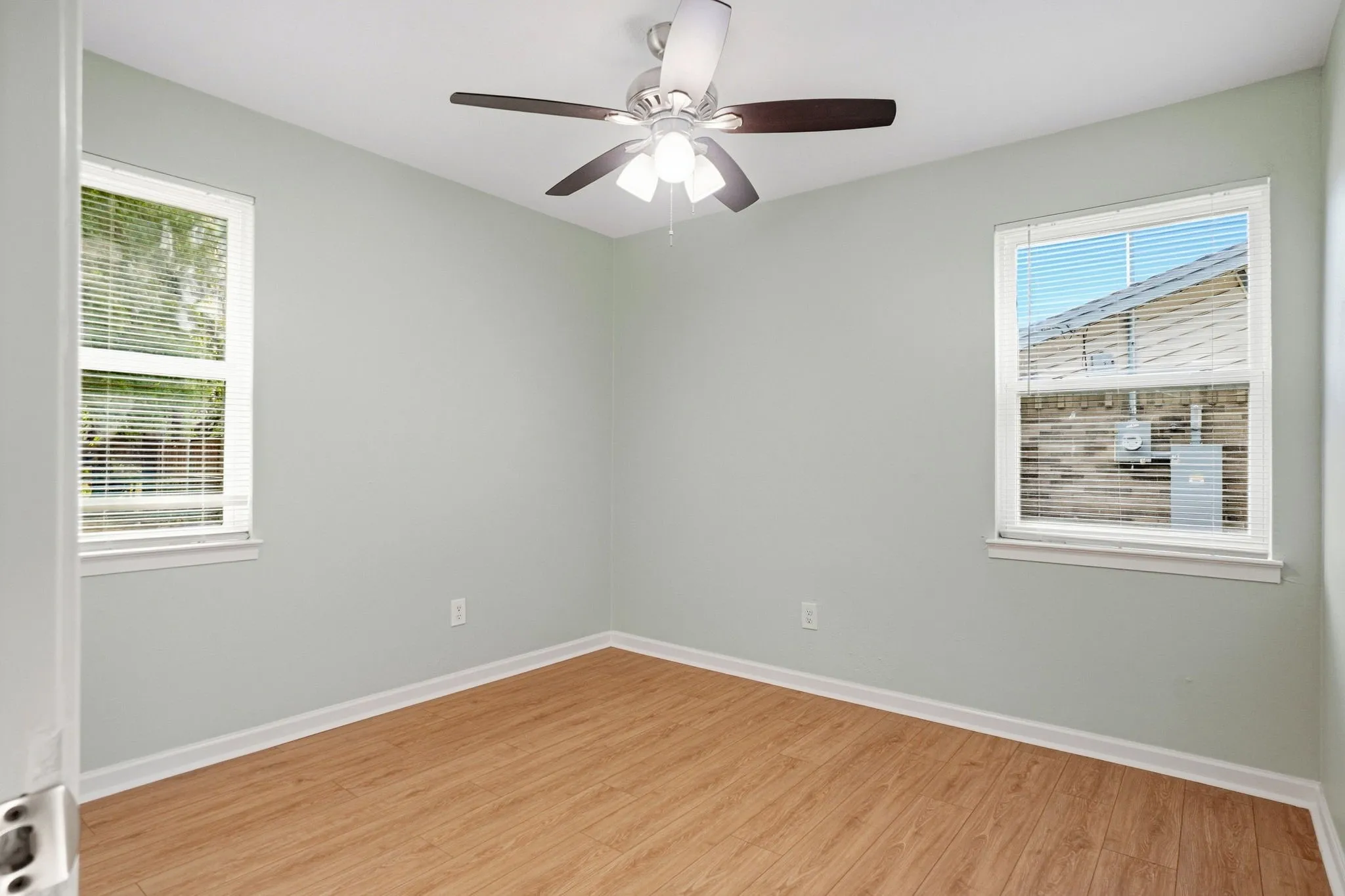 Single Family Residence For Sale in Dallas County , 1340 E Park Drive, Mesquite, Texas 75149, 3 Bedroom, 1 Bathroom, 1 Garage spaces, 1,192 Sqft, built in 1962, mls#21385567, Real Estate Agent in Mesquite, Homes For Sale in Dallas county, Homes For Sale in Mesquite, Realtor in Mesquite Texas, Real Estate Brokerage Independent Realty Texas, Luminita Cordes Realtor
