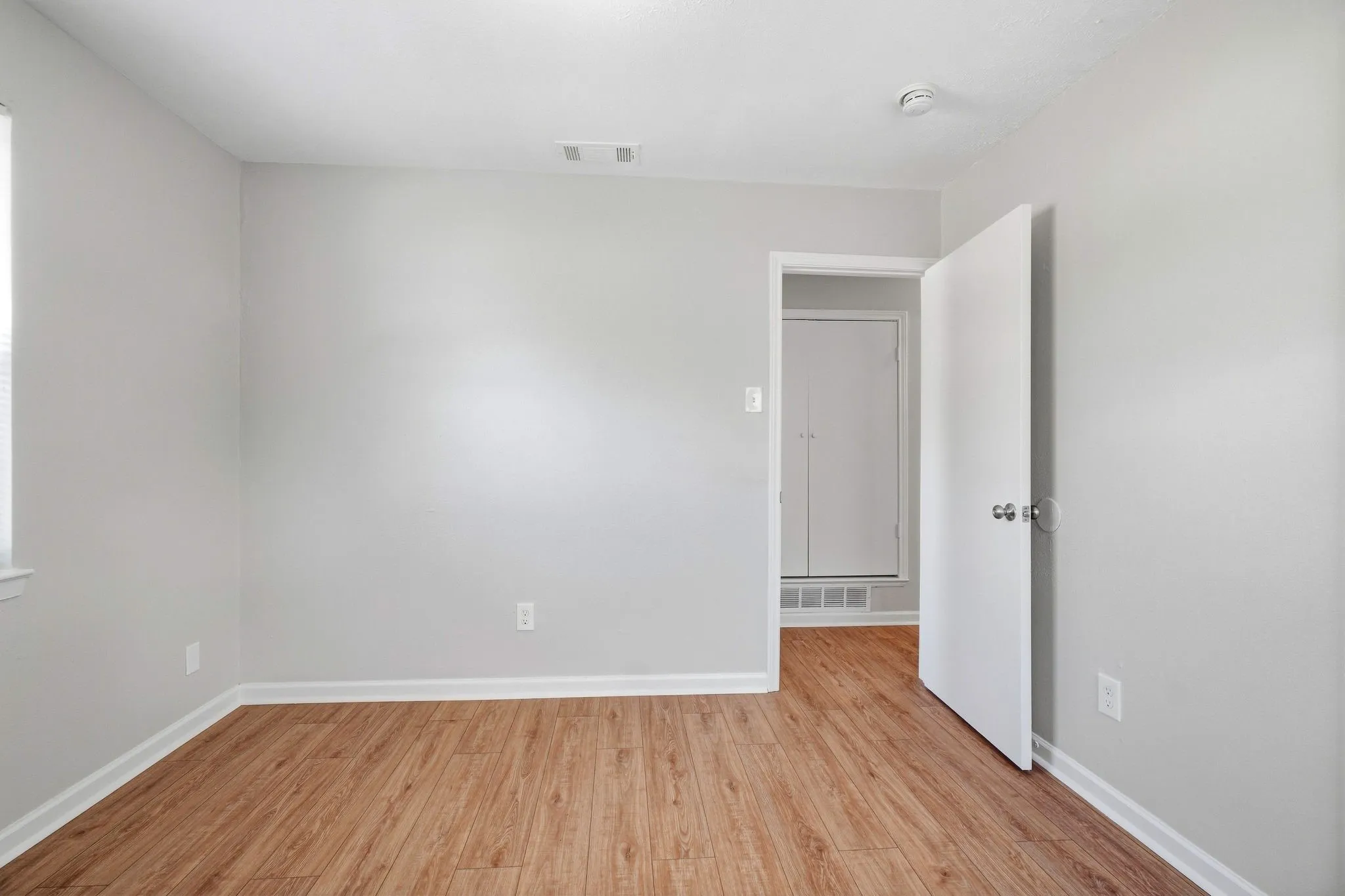 Single Family Residence For Sale in Dallas County , 1340 E Park Drive, Mesquite, Texas 75149, 3 Bedroom, 1 Bathroom, 1 Garage spaces, 1,192 Sqft, built in 1962, mls#21385567, Real Estate Agent in Mesquite, Homes For Sale in Dallas county, Homes For Sale in Mesquite, Realtor in Mesquite Texas, Real Estate Brokerage Independent Realty Texas, Luminita Cordes Realtor