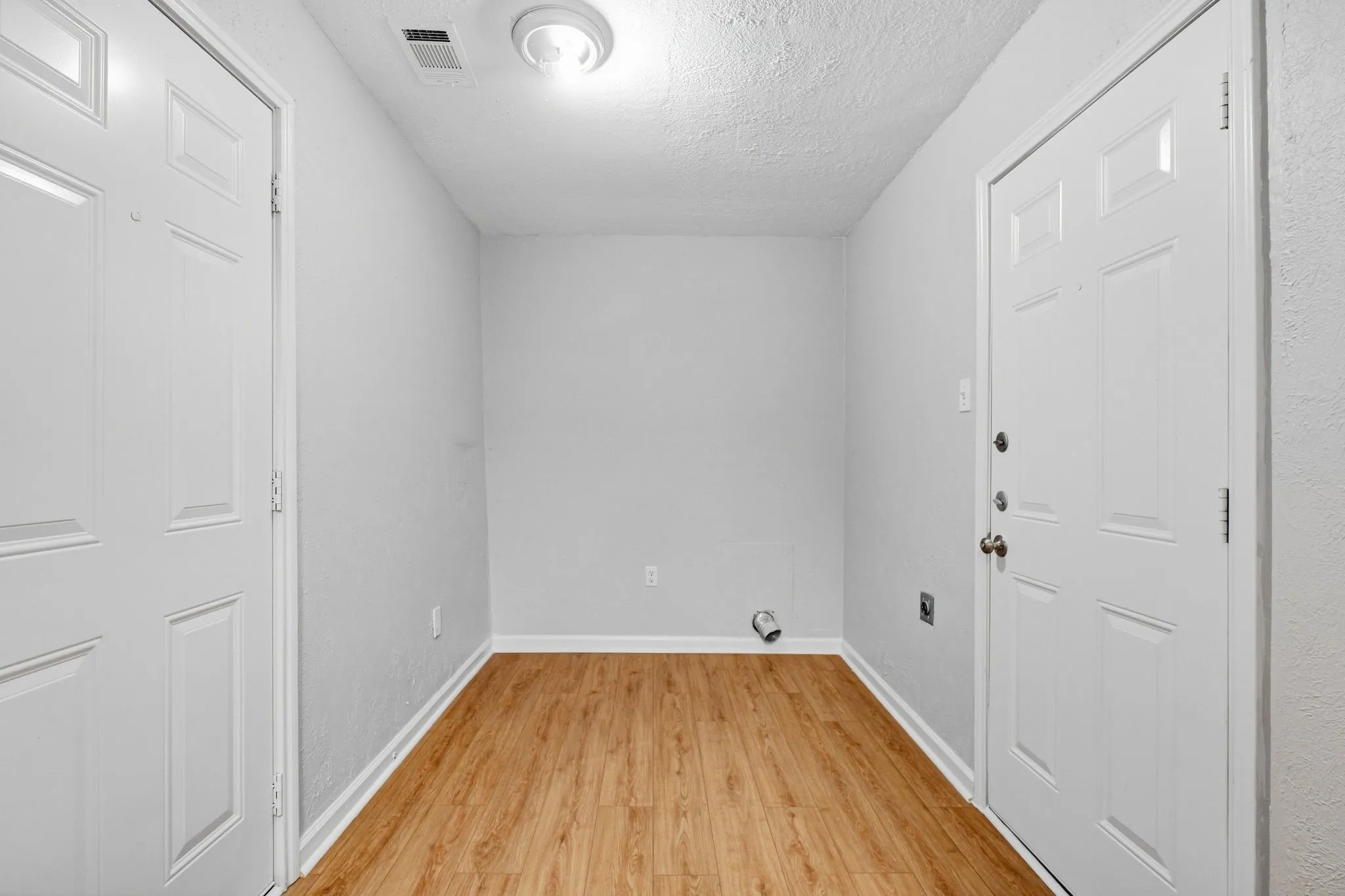 Single Family Residence For Sale in Dallas County , 1340 E Park Drive, Mesquite, Texas 75149, 3 Bedroom, 1 Bathroom, 1 Garage spaces, 1,192 Sqft, built in 1962, mls#21385567, Real Estate Agent in Mesquite, Homes For Sale in Dallas county, Homes For Sale in Mesquite, Realtor in Mesquite Texas, Real Estate Brokerage Independent Realty Texas, Luminita Cordes Realtor