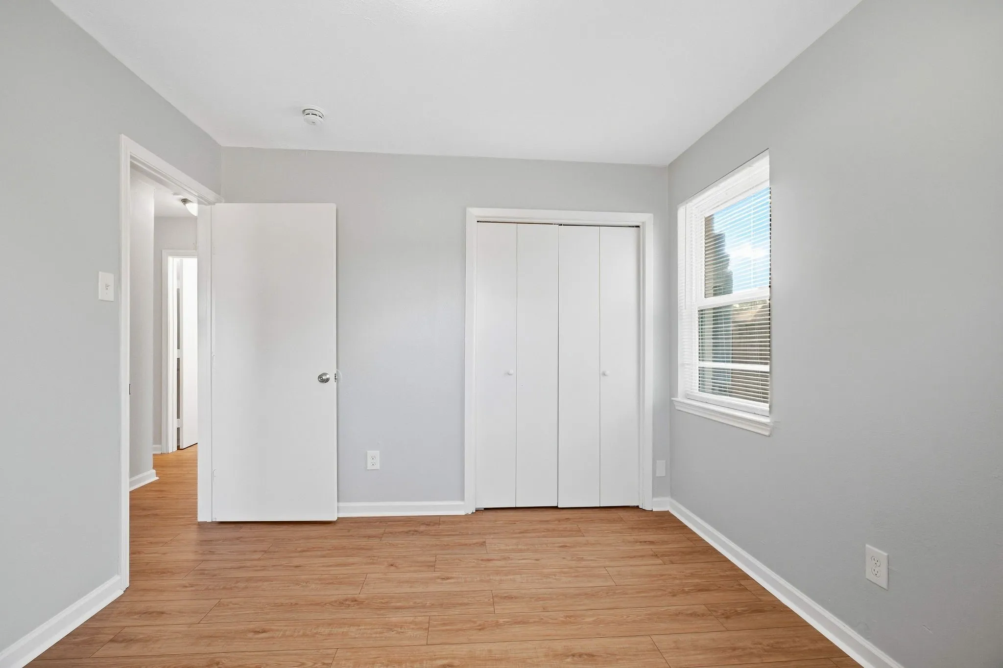 Single Family Residence For Sale in Dallas County , 1340 E Park Drive, Mesquite, Texas 75149, 3 Bedroom, 1 Bathroom, 1 Garage spaces, 1,192 Sqft, built in 1962, mls#21385567, Real Estate Agent in Mesquite, Homes For Sale in Dallas county, Homes For Sale in Mesquite, Realtor in Mesquite Texas, Real Estate Brokerage Independent Realty Texas, Luminita Cordes Realtor