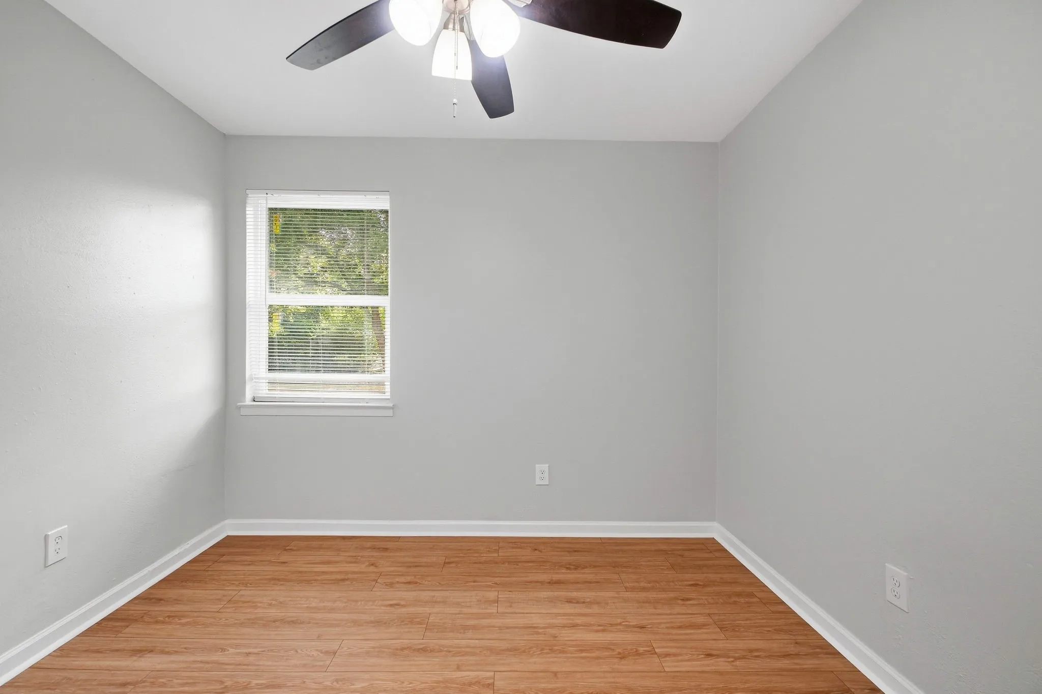 Single Family Residence For Sale in Dallas County , 1340 E Park Drive, Mesquite, Texas 75149, 3 Bedroom, 1 Bathroom, 1 Garage spaces, 1,192 Sqft, built in 1962, mls#21385567, Real Estate Agent in Mesquite, Homes For Sale in Dallas county, Homes For Sale in Mesquite, Realtor in Mesquite Texas, Real Estate Brokerage Independent Realty Texas, Luminita Cordes Realtor
