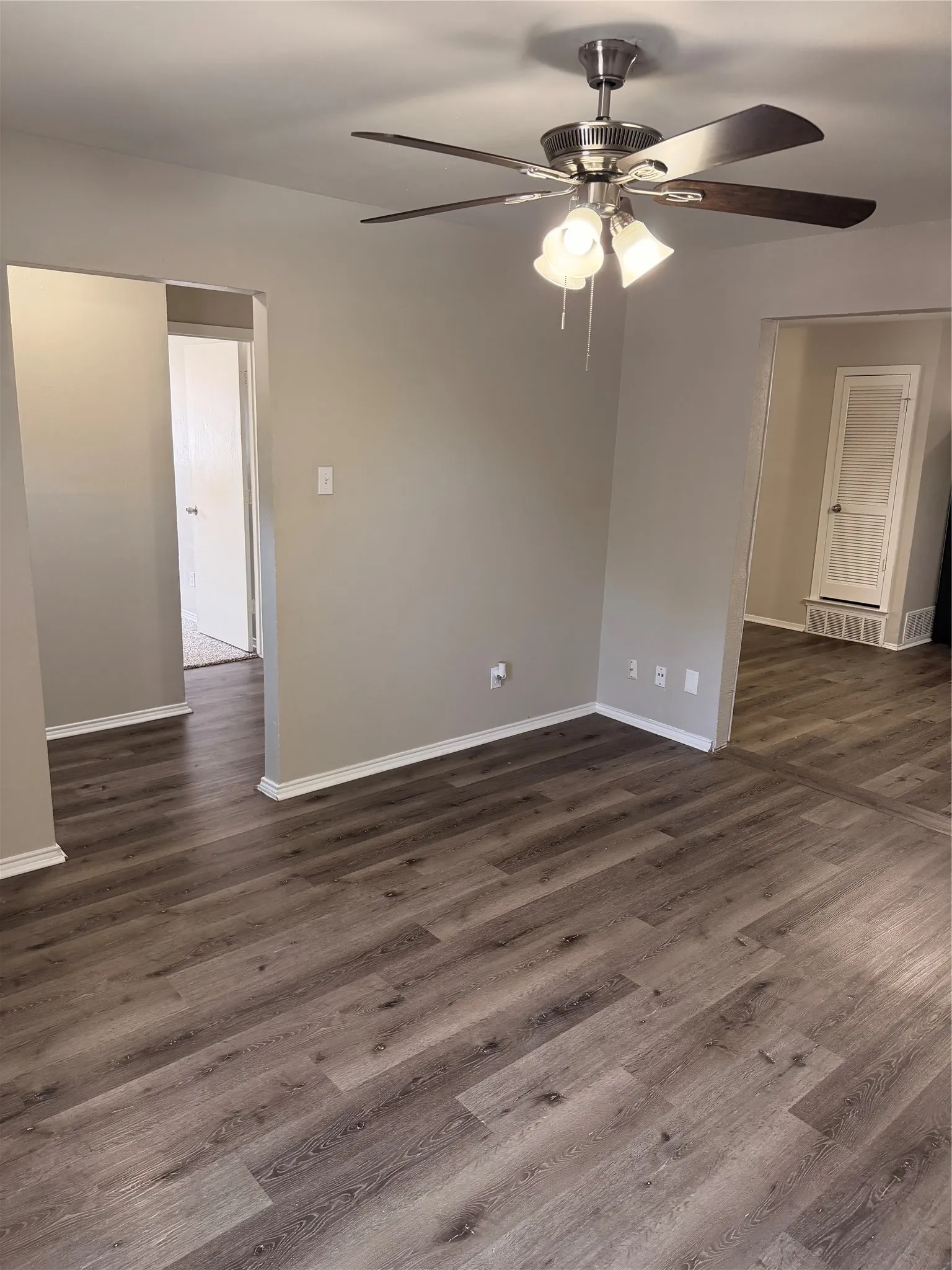 Single Family Residence For Rent in Tarrant County , 2510 S Fielder Road, Arlington, Texas 76015, 3 Bedroom, 2 Bathroom, 2 Garage spaces, 1,252 Sqft, built in 1967, mls#21385928, Real Estate Agent in Arlington, Homes For Rent in Tarrant county, Homes For Rent in Arlington, Realtor in Arlington Texas, Real Estate Brokerage Independent Realty Texas, Luminita Cordes Realtor