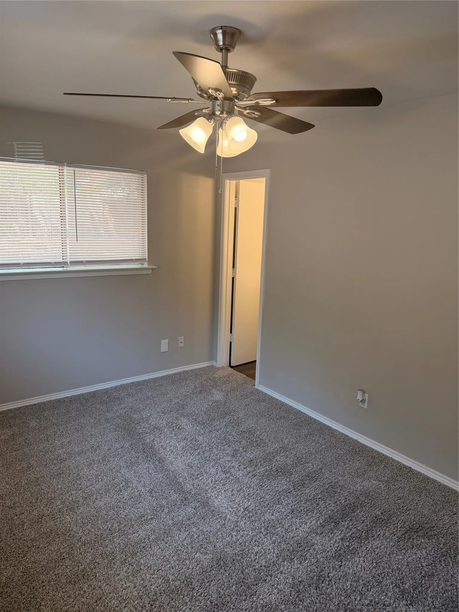 Single Family Residence For Rent in Tarrant County , 2510 S Fielder Road, Arlington, Texas 76015, 3 Bedroom, 2 Bathroom, 2 Garage spaces, 1,252 Sqft, built in 1967, mls#21385928, Real Estate Agent in Arlington, Homes For Rent in Tarrant county, Homes For Rent in Arlington, Realtor in Arlington Texas, Real Estate Brokerage Independent Realty Texas, Luminita Cordes Realtor
