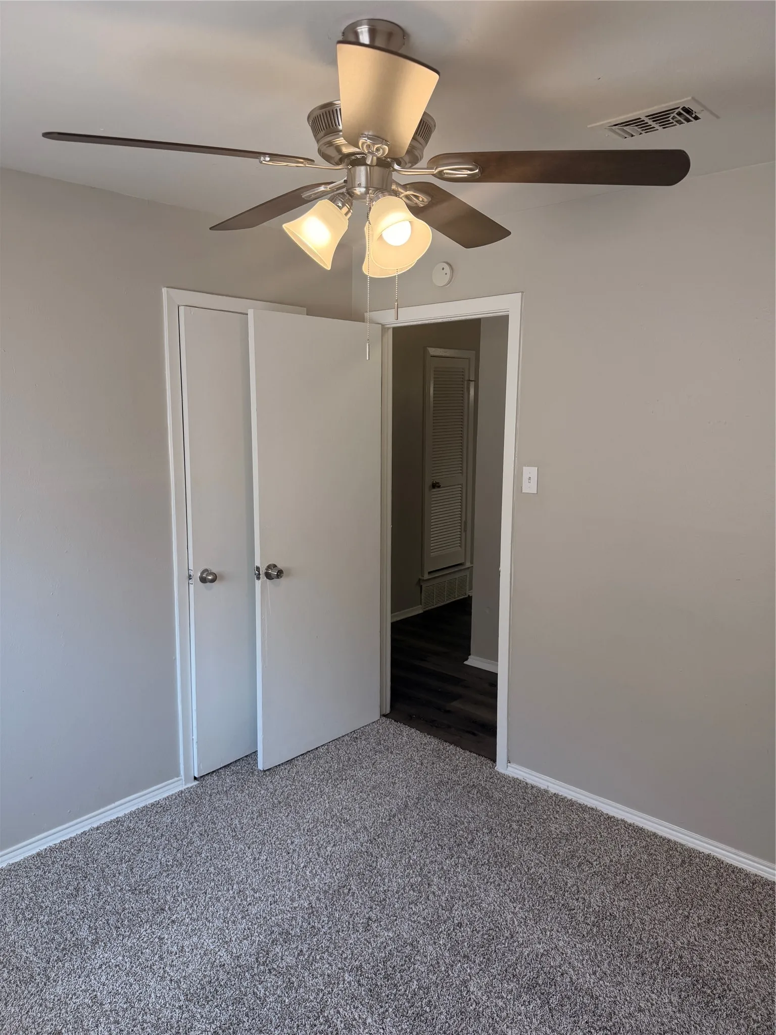 Single Family Residence For Rent in Tarrant County , 2510 S Fielder Road, Arlington, Texas 76015, 3 Bedroom, 2 Bathroom, 2 Garage spaces, 1,252 Sqft, built in 1967, mls#21385928, Real Estate Agent in Arlington, Homes For Rent in Tarrant county, Homes For Rent in Arlington, Realtor in Arlington Texas, Real Estate Brokerage Independent Realty Texas, Luminita Cordes Realtor