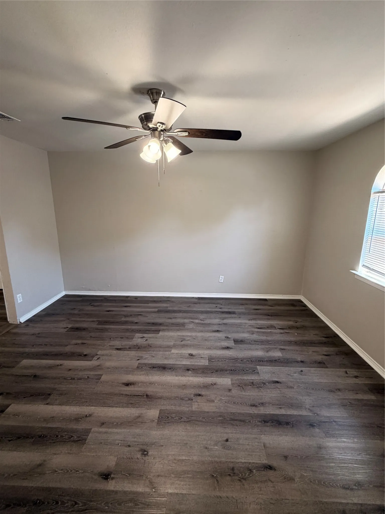 Single Family Residence For Rent in Tarrant County , 2510 S Fielder Road, Arlington, Texas 76015, 3 Bedroom, 2 Bathroom, 2 Garage spaces, 1,252 Sqft, built in 1967, mls#21385928, Real Estate Agent in Arlington, Homes For Rent in Tarrant county, Homes For Rent in Arlington, Realtor in Arlington Texas, Real Estate Brokerage Independent Realty Texas, Luminita Cordes Realtor