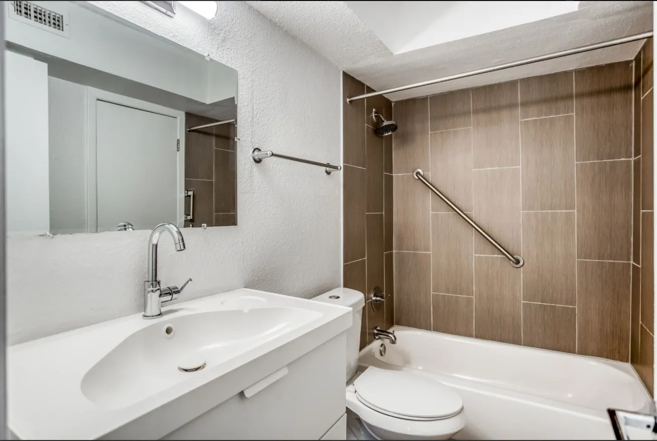 Apartment For Rent in Dallas County , 5708 Hudson Street 11, Dallas, Texas 75206, 1 Bedroom, 1 Bathroom, Garage spaces, 5,509 Sqft, built in 1964, mls#21385827, Real Estate Agent in Dallas, Homes For Rent in Dallas county, Homes For Rent in Dallas, Realtor in Dallas Texas, Real Estate Brokerage Independent Realty Texas, Luminita Cordes Realtor